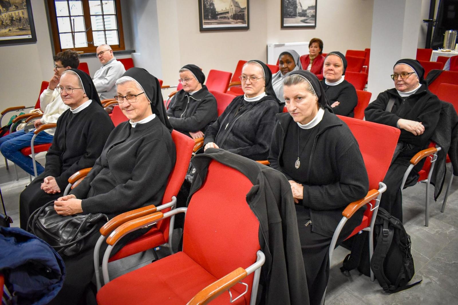 Zdjęcie w galerii na portalu naszraciborz.pl: Zamek Piastowski przestrzenią dla sacrum. IV Dni Dulcissimiańskie poświęcone s. Dulcissimie wiadomości z regionu