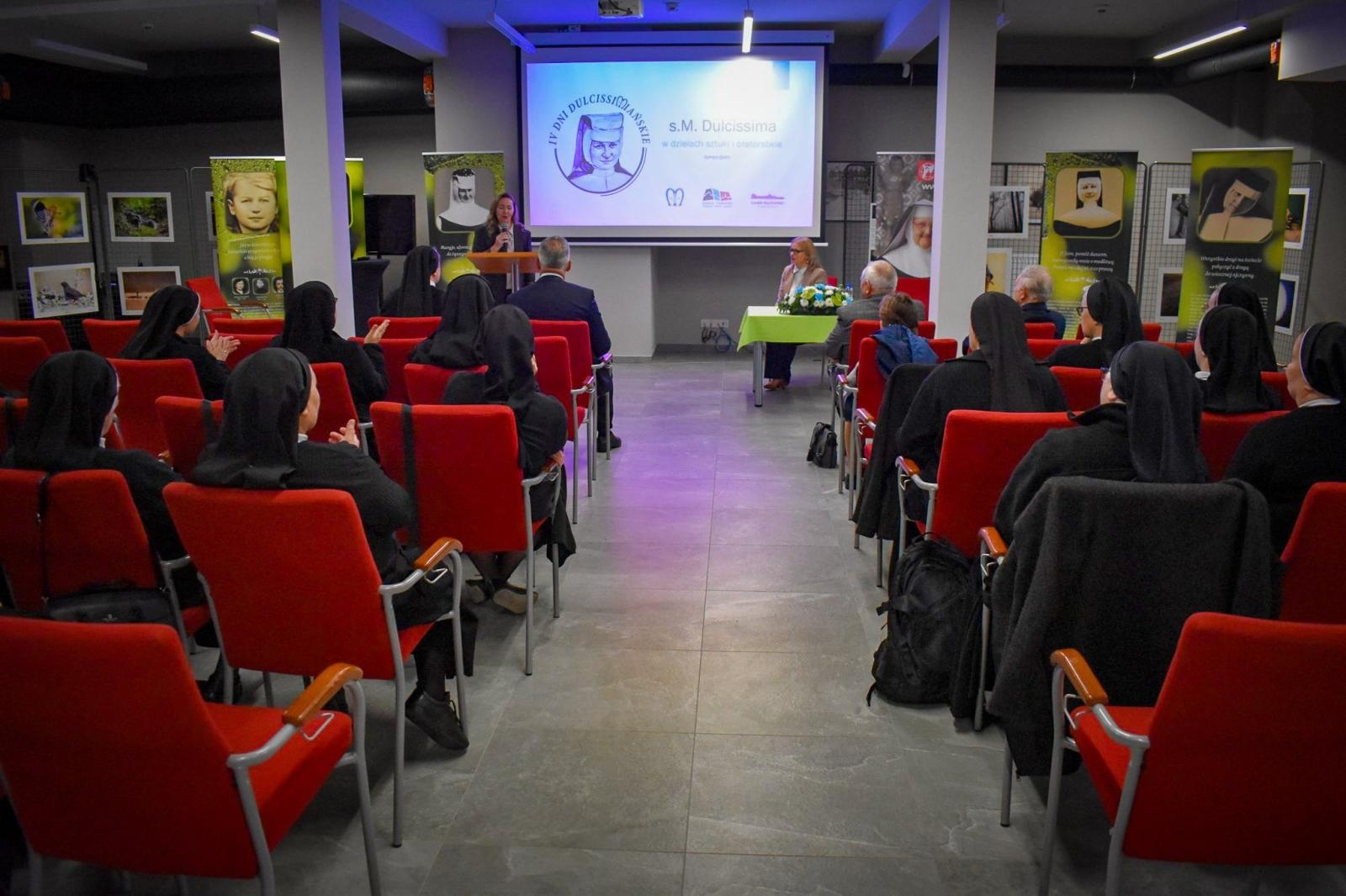 Zdjęcie w galerii na portalu naszraciborz.pl: Zamek Piastowski przestrzenią dla sacrum. IV Dni Dulcissimiańskie poświęcone s. Dulcissimie wiadomości z regionu