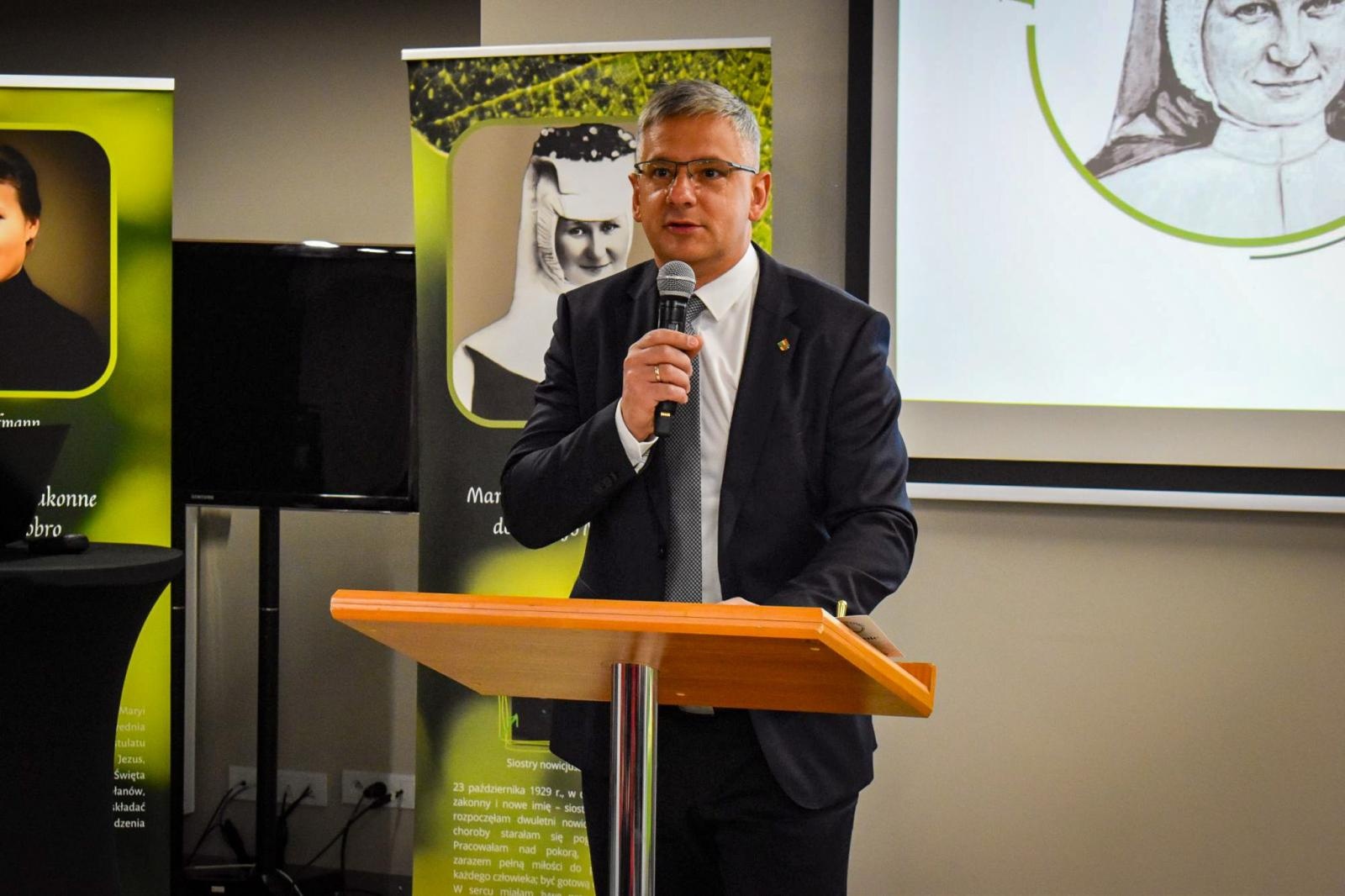 Zdjęcie w galerii na portalu naszraciborz.pl: Zamek Piastowski przestrzenią dla sacrum. IV Dni Dulcissimiańskie poświęcone s. Dulcissimie wiadomości z regionu