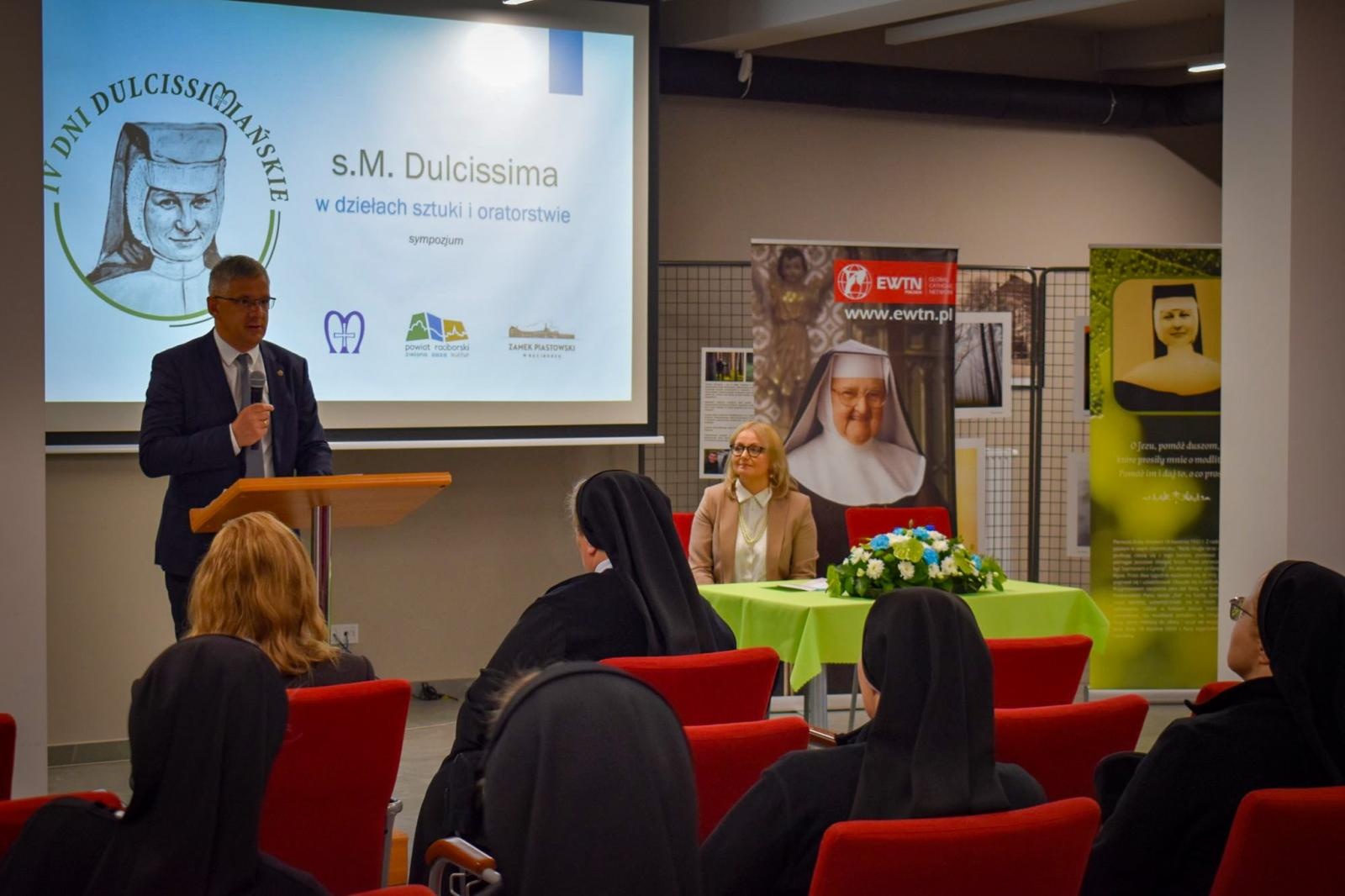 Zdjęcie w galerii na portalu naszraciborz.pl: Zamek Piastowski przestrzenią dla sacrum. IV Dni Dulcissimiańskie poświęcone s. Dulcissimie wiadomości z regionu