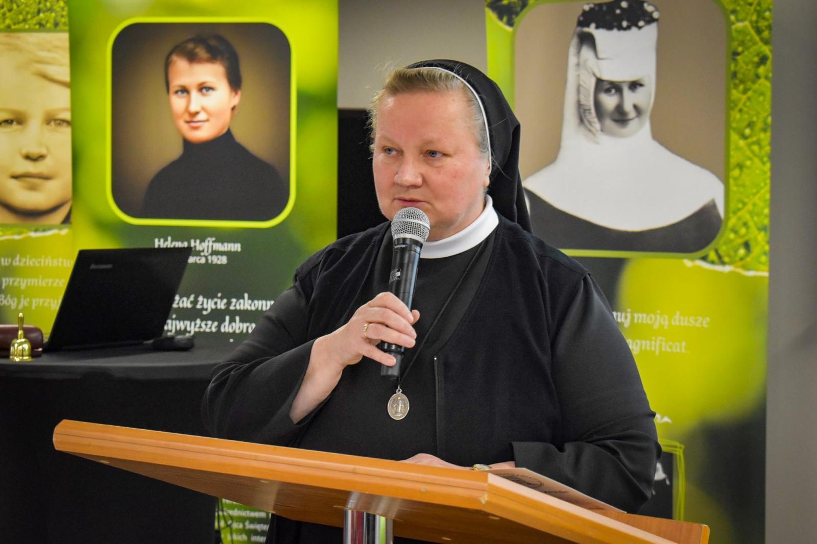 Zdjęcie w galerii na portalu naszraciborz.pl: Zamek Piastowski przestrzenią dla sacrum. IV Dni Dulcissimiańskie poświęcone s. Dulcissimie wiadomości z regionu