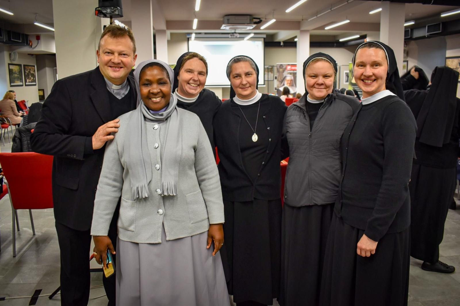 Zdjęcie w galerii na portalu naszraciborz.pl: Zamek Piastowski przestrzenią dla sacrum. IV Dni Dulcissimiańskie poświęcone s. Dulcissimie wiadomości z regionu