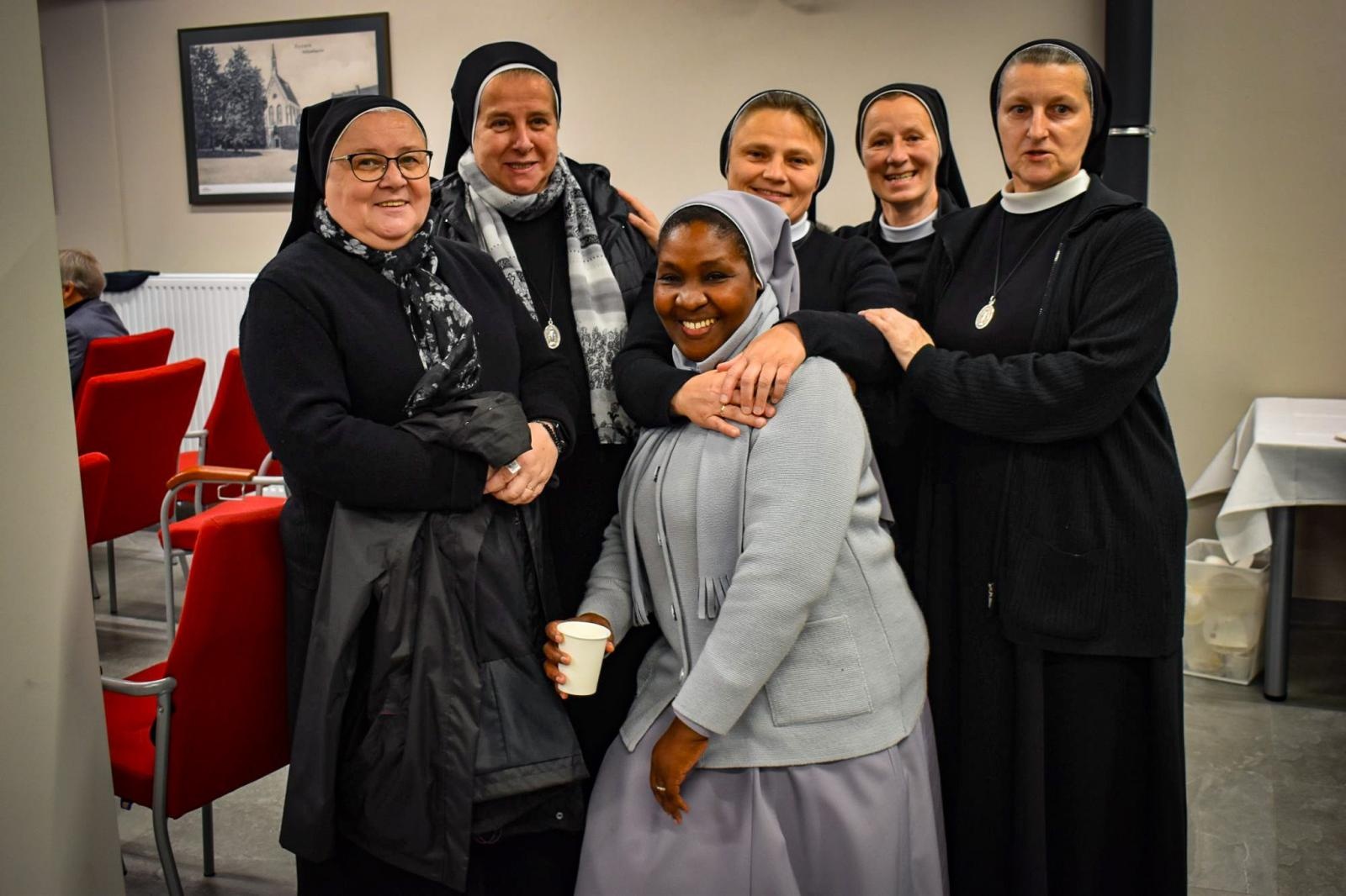 Zdjęcie w galerii na portalu naszraciborz.pl: Zamek Piastowski przestrzenią dla sacrum. IV Dni Dulcissimiańskie poświęcone s. Dulcissimie wiadomości z regionu