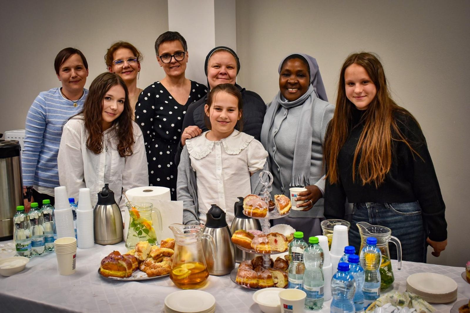 Zdjęcie w galerii na portalu naszraciborz.pl: Zamek Piastowski przestrzenią dla sacrum. IV Dni Dulcissimiańskie poświęcone s. Dulcissimie wiadomości z regionu