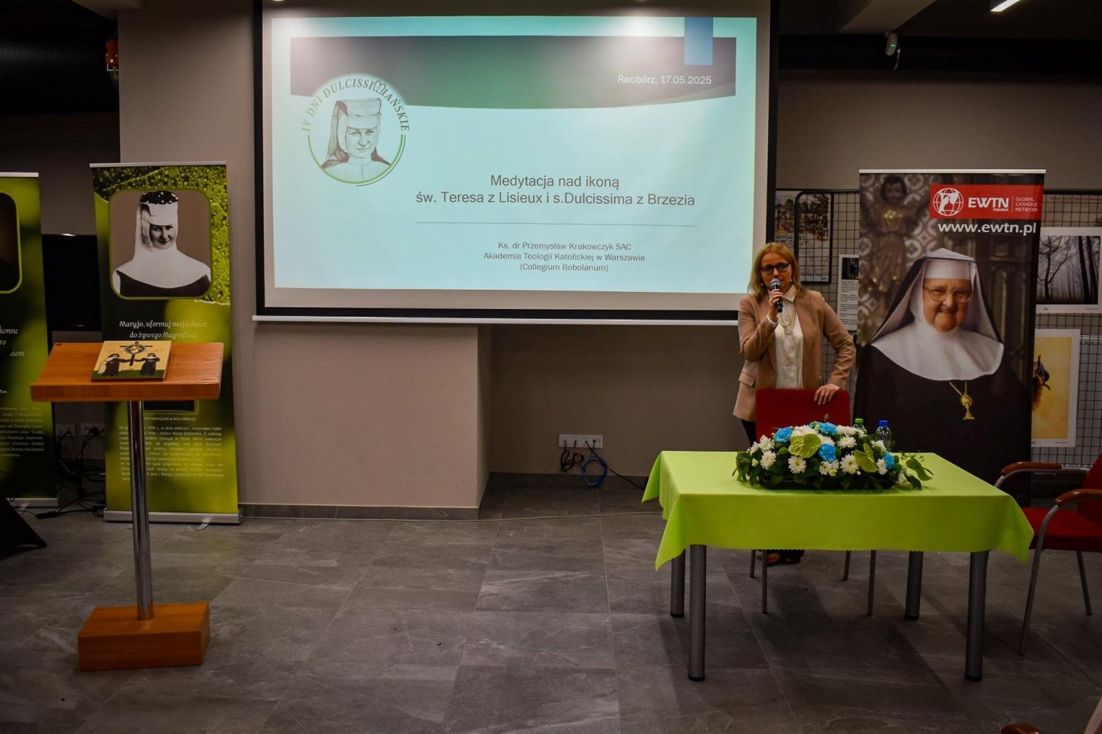 Zdjęcie w galerii na portalu naszraciborz.pl: Zamek Piastowski przestrzenią dla sacrum. IV Dni Dulcissimiańskie poświęcone s. Dulcissimie wiadomości z regionu