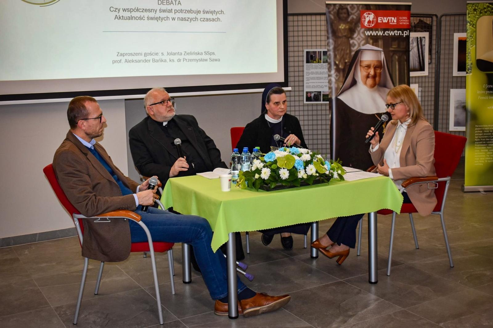 Zdjęcie w galerii na portalu naszraciborz.pl: Zamek Piastowski przestrzenią dla sacrum. IV Dni Dulcissimiańskie poświęcone s. Dulcissimie wiadomości z regionu