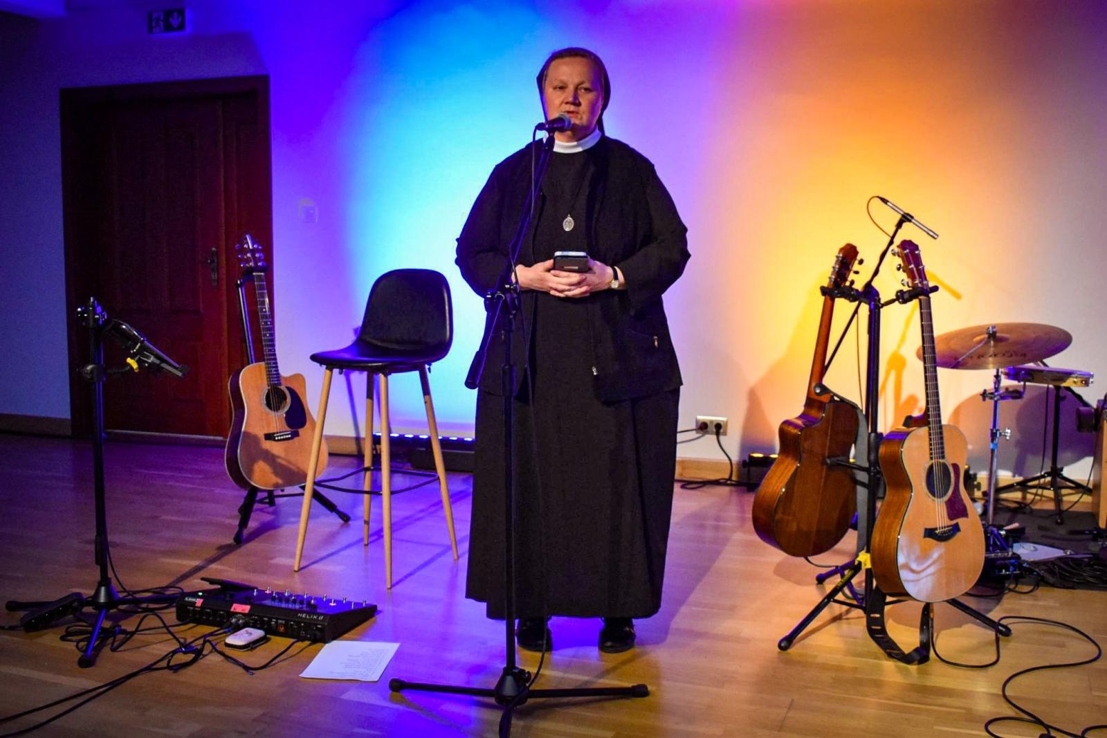 Zdjęcie w galerii na portalu naszraciborz.pl: Zamek Piastowski przestrzenią dla sacrum. IV Dni Dulcissimiańskie poświęcone s. Dulcissimie wiadomości z regionu