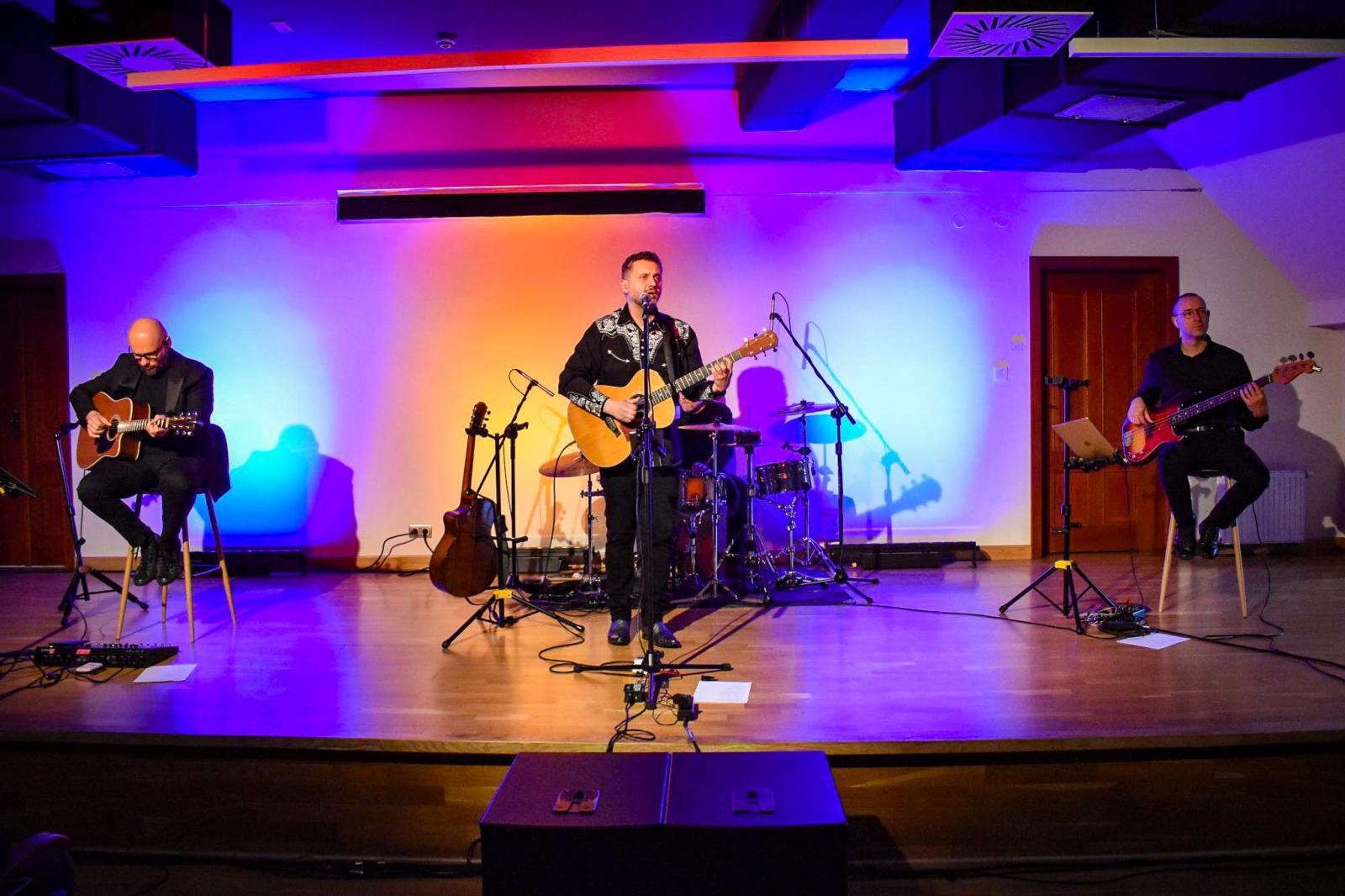 Zdjęcie w galerii na portalu naszraciborz.pl: Zamek Piastowski przestrzenią dla sacrum. IV Dni Dulcissimiańskie poświęcone s. Dulcissimie wiadomości z regionu