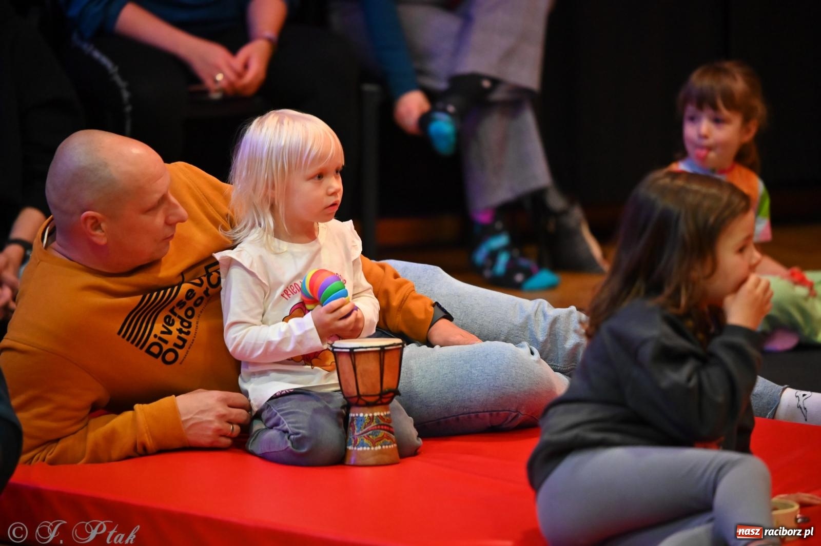 Zdjęcie w galerii na portalu naszraciborz.pl: Maluchy w krainie dźwięku i śpiewające koźlątka – muzyczna przygoda w RCK wiadomości z regionu