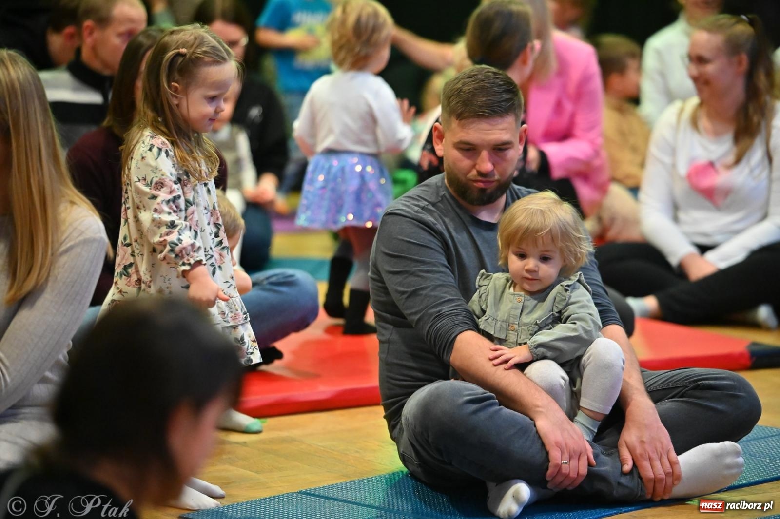 Zdjęcie w galerii na portalu naszraciborz.pl: Maluchy w krainie dźwięku i śpiewające koźlątka – muzyczna przygoda w RCK wiadomości z regionu