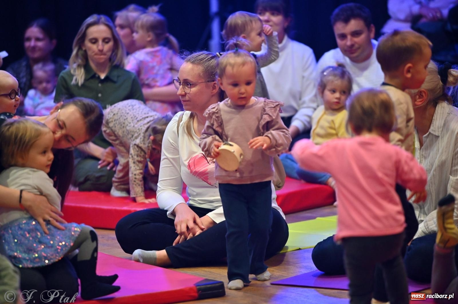 Zdjęcie w galerii na portalu naszraciborz.pl: Maluchy w krainie dźwięku i śpiewające koźlątka – muzyczna przygoda w RCK wiadomości z regionu