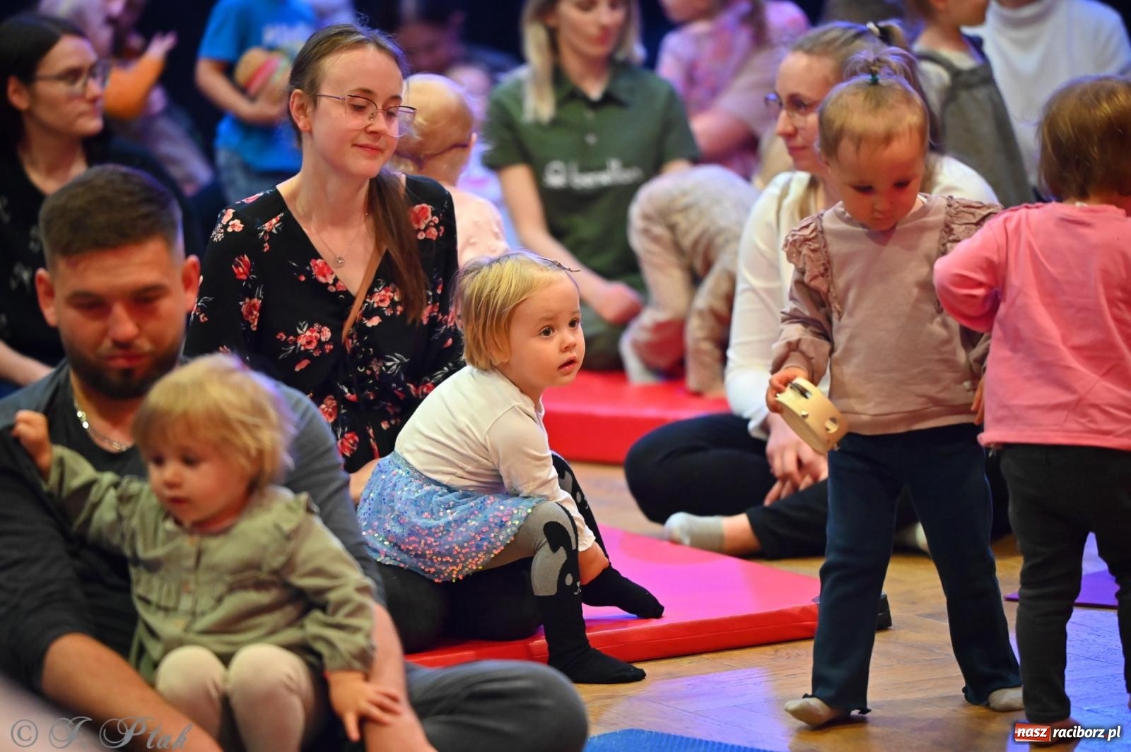 Zdjęcie w galerii na portalu naszraciborz.pl: Maluchy w krainie dźwięku i śpiewające koźlątka – muzyczna przygoda w RCK wiadomości z regionu