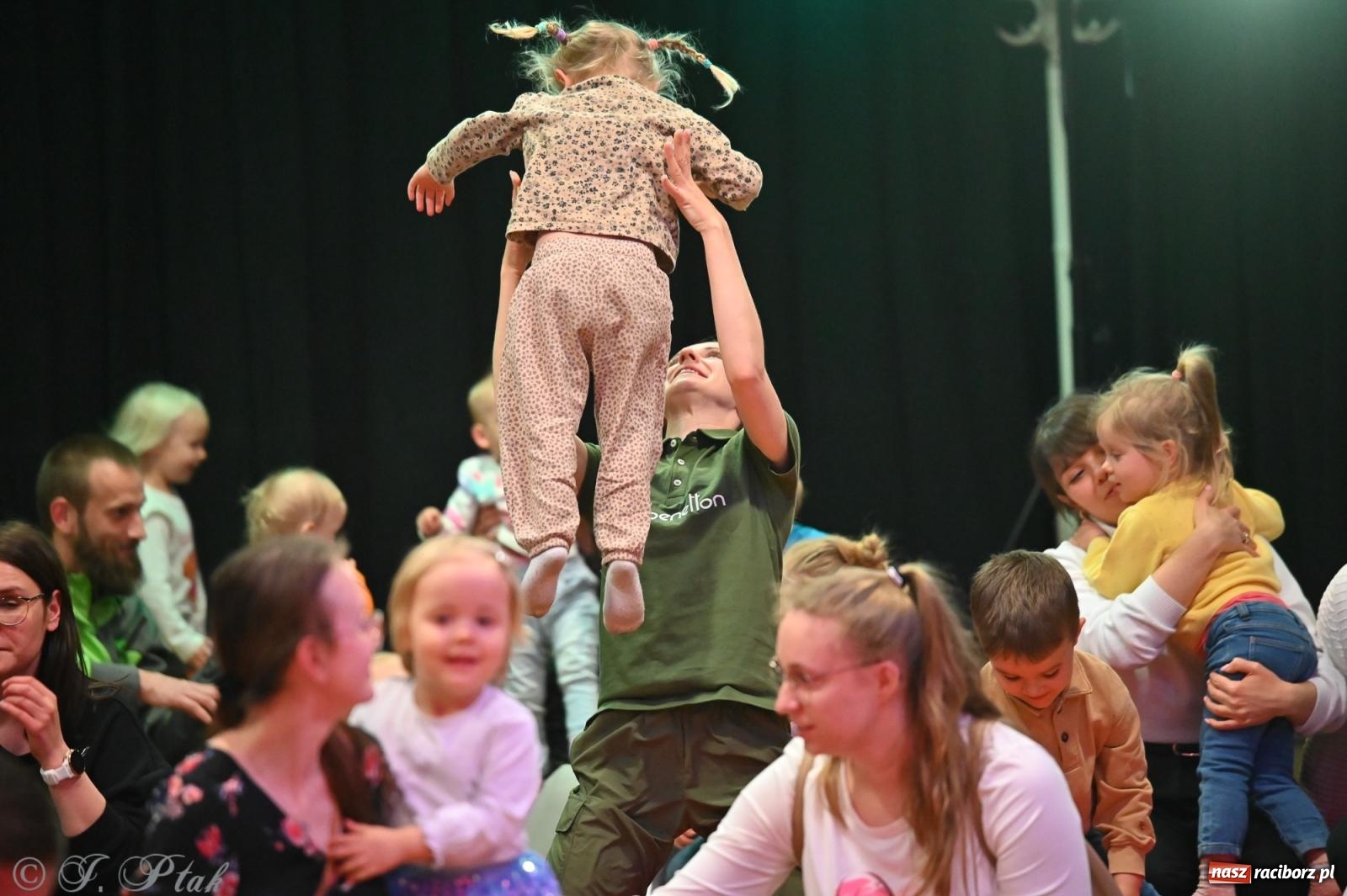 Zdjęcie w galerii na portalu naszraciborz.pl: Maluchy w krainie dźwięku i śpiewające koźlątka – muzyczna przygoda w RCK wiadomości z regionu