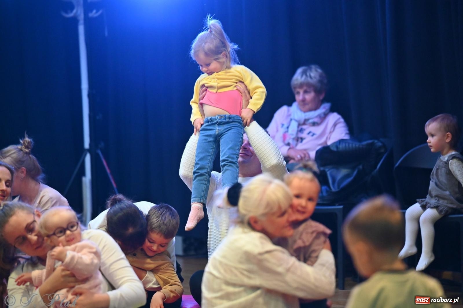 Zdjęcie w galerii na portalu naszraciborz.pl: Maluchy w krainie dźwięku i śpiewające koźlątka – muzyczna przygoda w RCK wiadomości z regionu