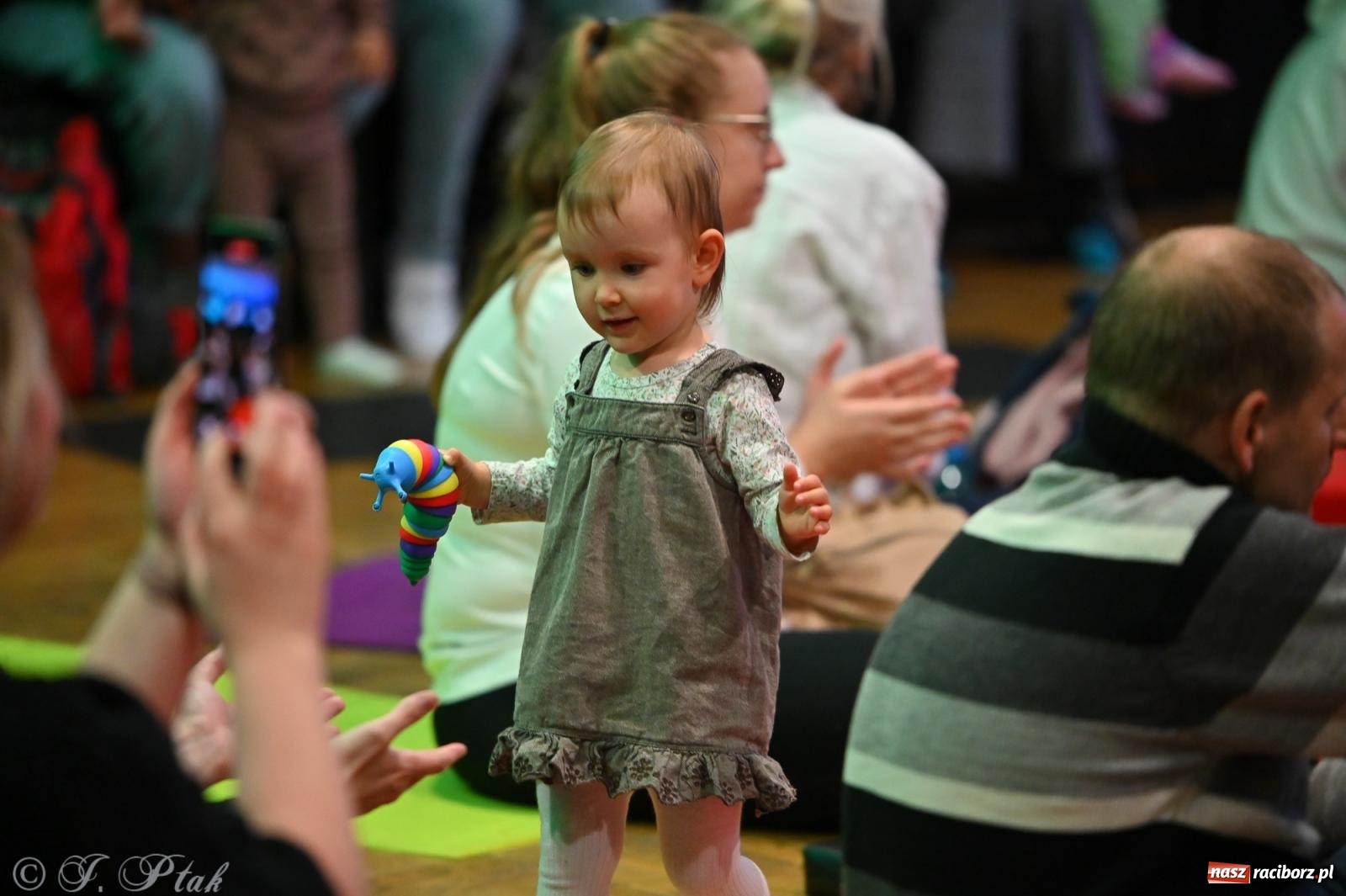 Zdjęcie w galerii na portalu naszraciborz.pl: Maluchy w krainie dźwięku i śpiewające koźlątka – muzyczna przygoda w RCK wiadomości z regionu