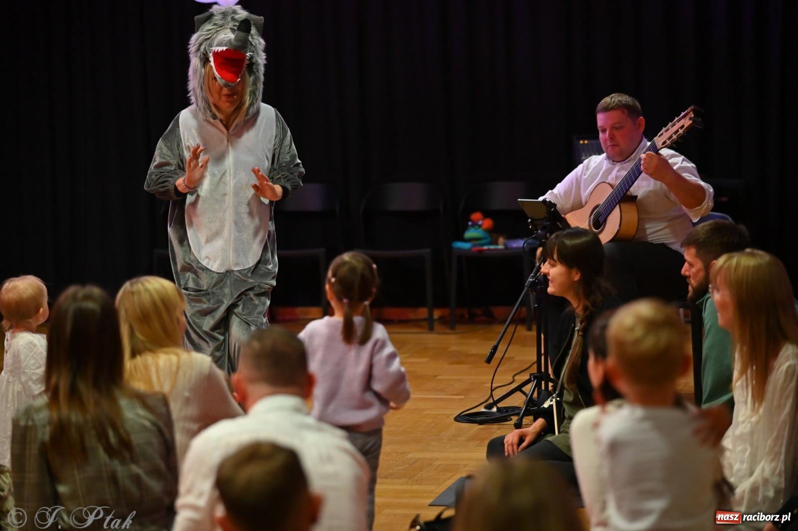 Zdjęcie w galerii na portalu naszraciborz.pl: Maluchy w krainie dźwięku i śpiewające koźlątka – muzyczna przygoda w RCK wiadomości z regionu