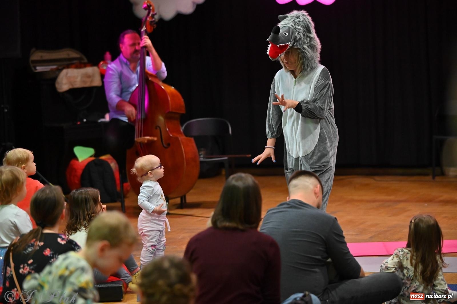 Zdjęcie w galerii na portalu naszraciborz.pl: Maluchy w krainie dźwięku i śpiewające koźlątka – muzyczna przygoda w RCK wiadomości z regionu