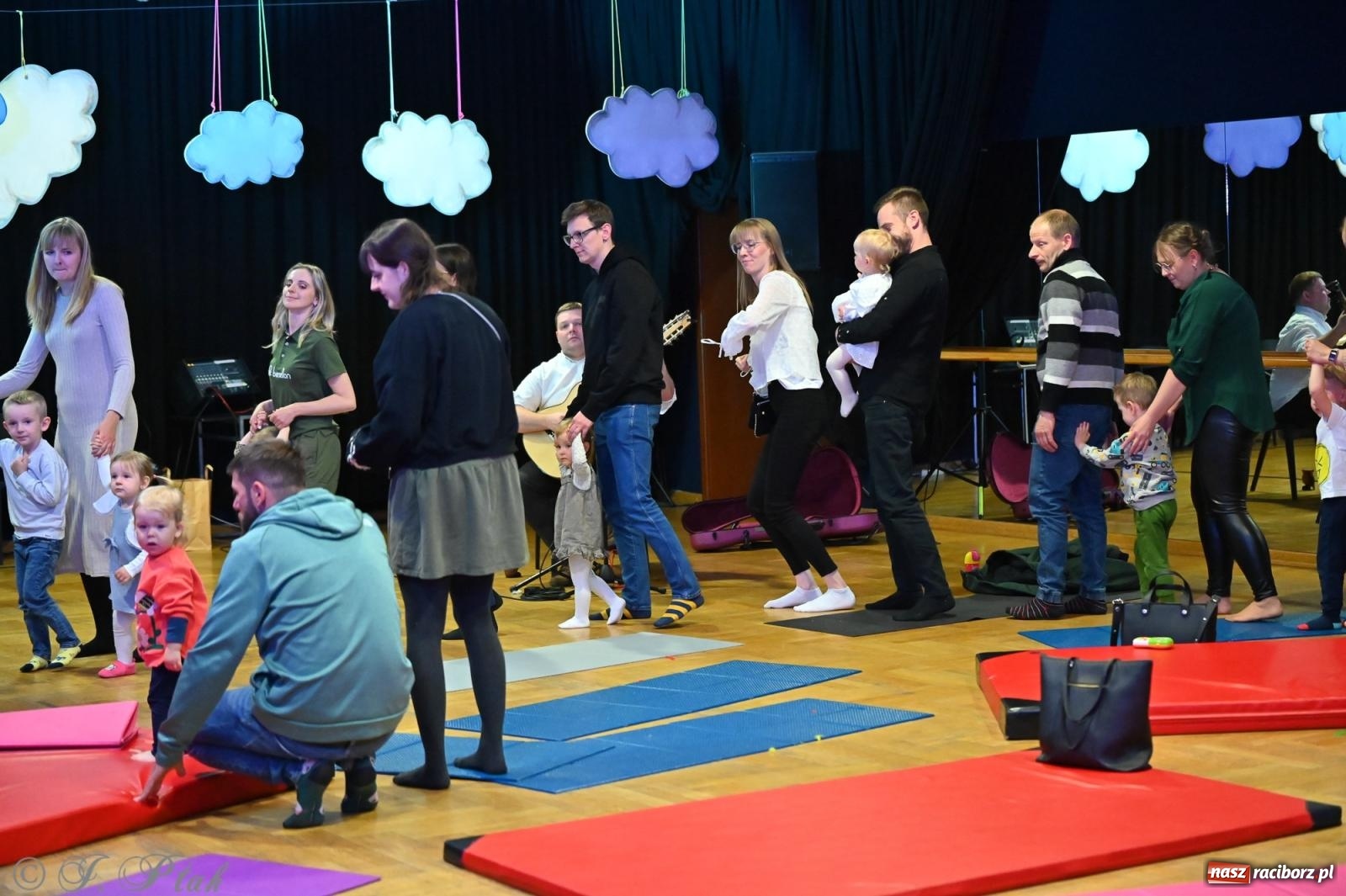 Zdjęcie w galerii na portalu naszraciborz.pl: Maluchy w krainie dźwięku i śpiewające koźlątka – muzyczna przygoda w RCK wiadomości z regionu