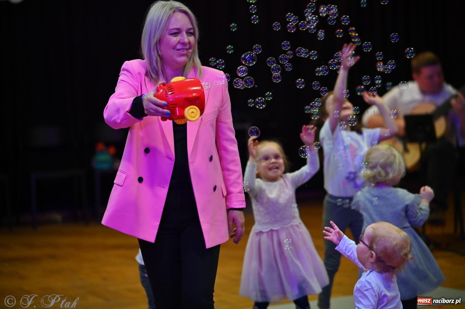 Zdjęcie w galerii na portalu naszraciborz.pl: Maluchy w krainie dźwięku i śpiewające koźlątka – muzyczna przygoda w RCK wiadomości z regionu