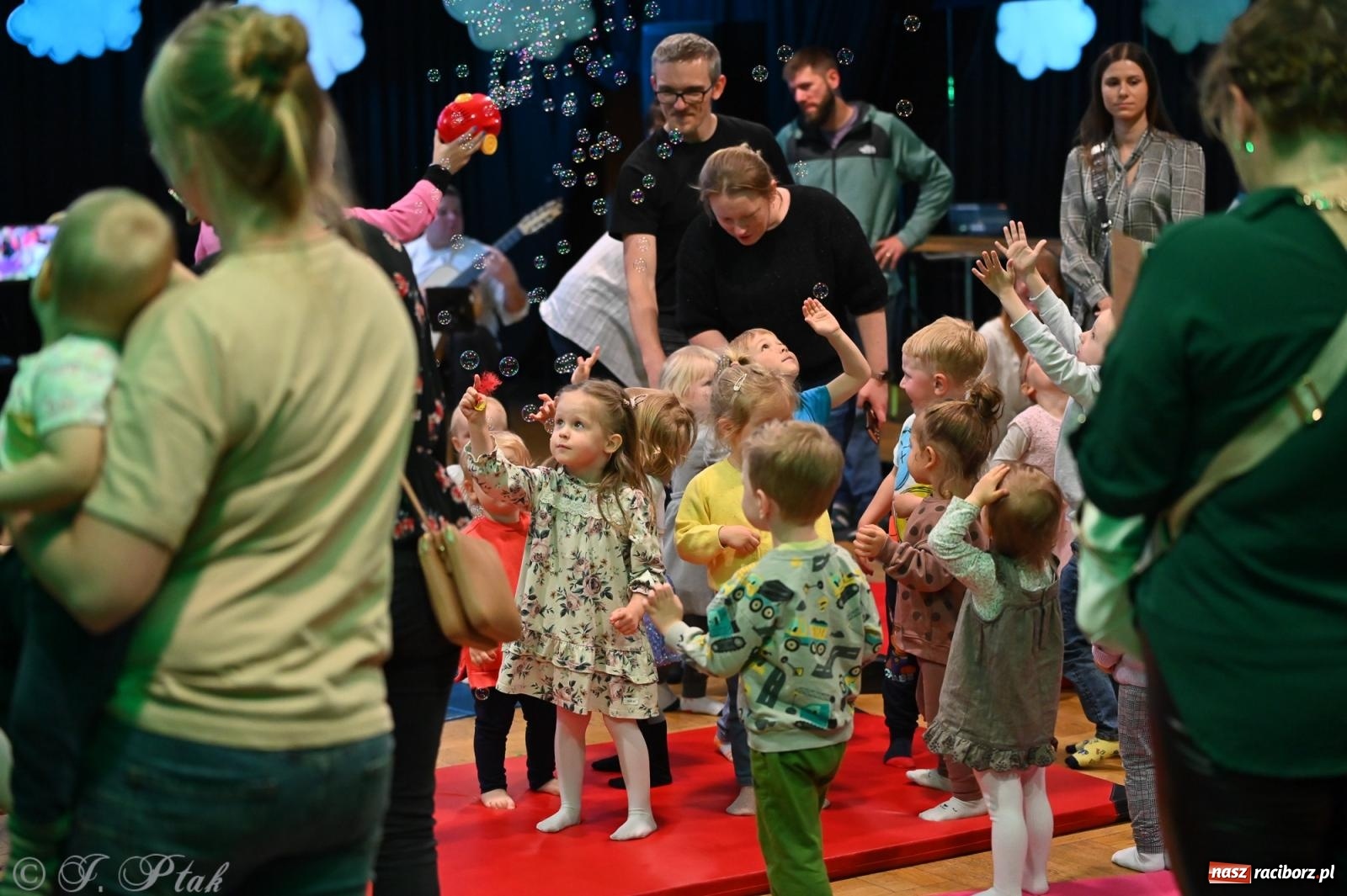 Zdjęcie w galerii na portalu naszraciborz.pl: Maluchy w krainie dźwięku i śpiewające koźlątka – muzyczna przygoda w RCK wiadomości z regionu