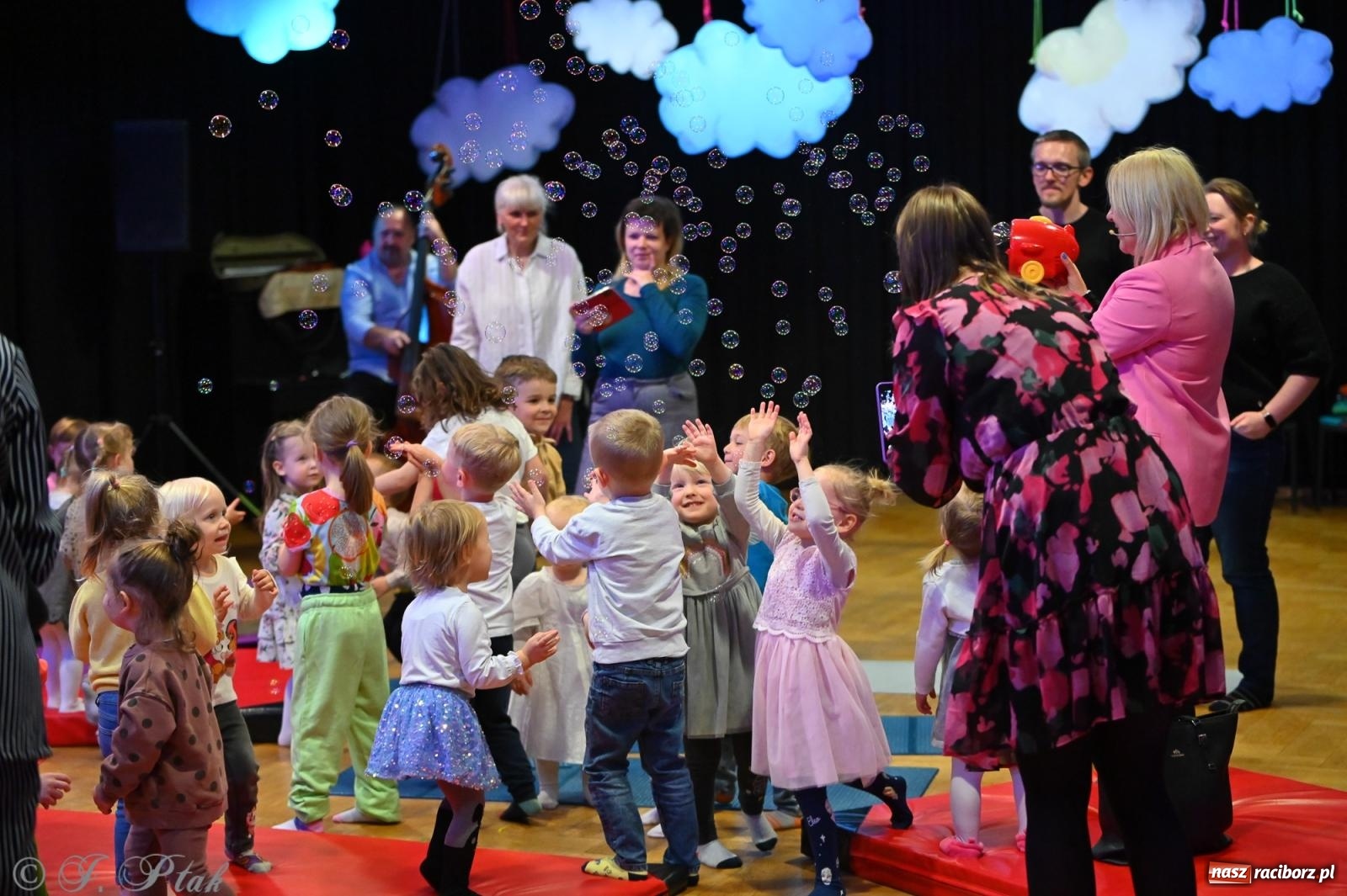 Zdjęcie w galerii na portalu naszraciborz.pl: Maluchy w krainie dźwięku i śpiewające koźlątka – muzyczna przygoda w RCK wiadomości z regionu