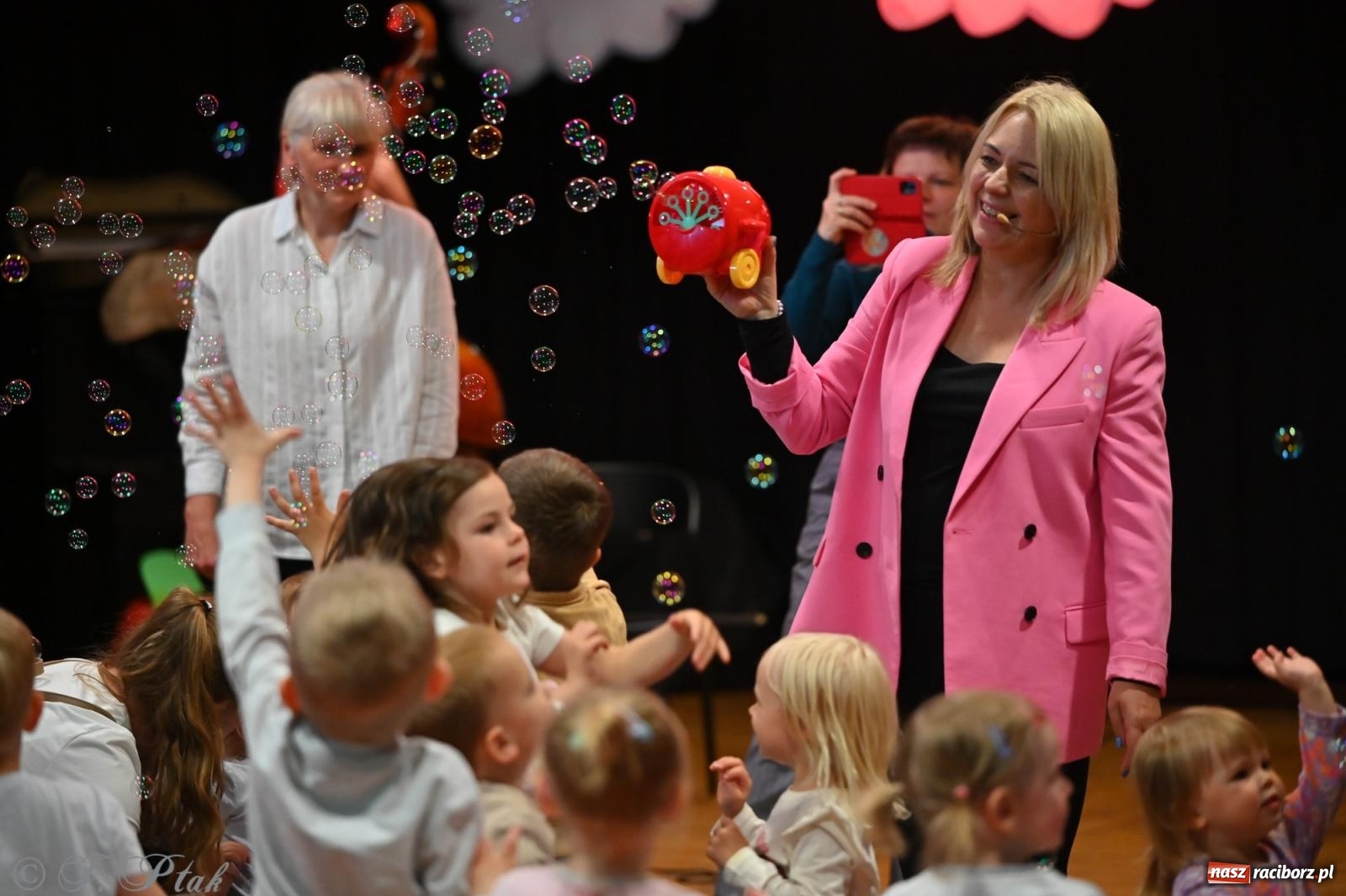 Zdjęcie w galerii na portalu naszraciborz.pl: Maluchy w krainie dźwięku i śpiewające koźlątka – muzyczna przygoda w RCK wiadomości z regionu