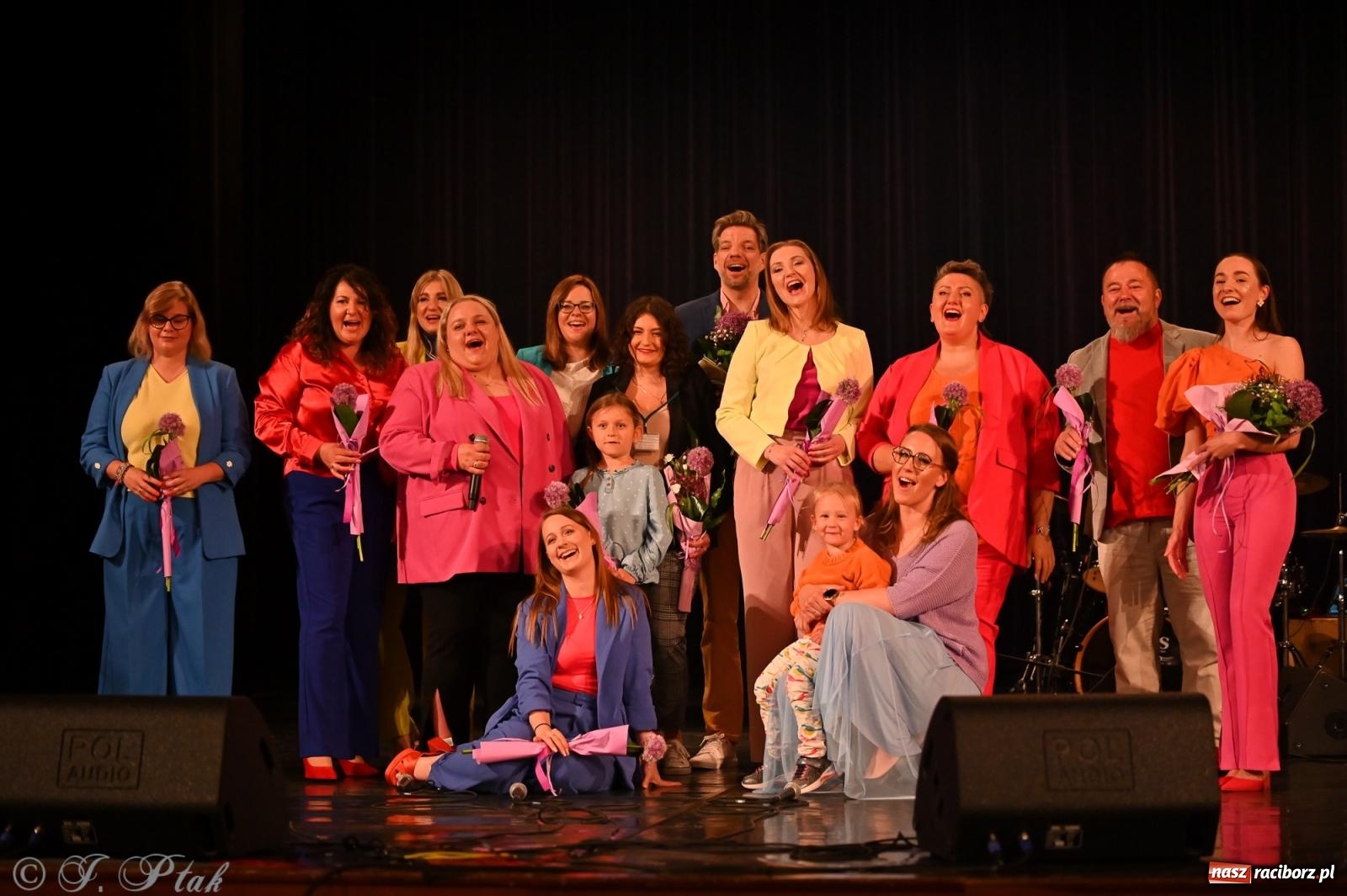 Zdjęcie w galerii na portalu naszraciborz.pl: Koncert zespołu wokalnego Perspektywa Adults przyciągnął liczną publiczność wiadomości z regionu