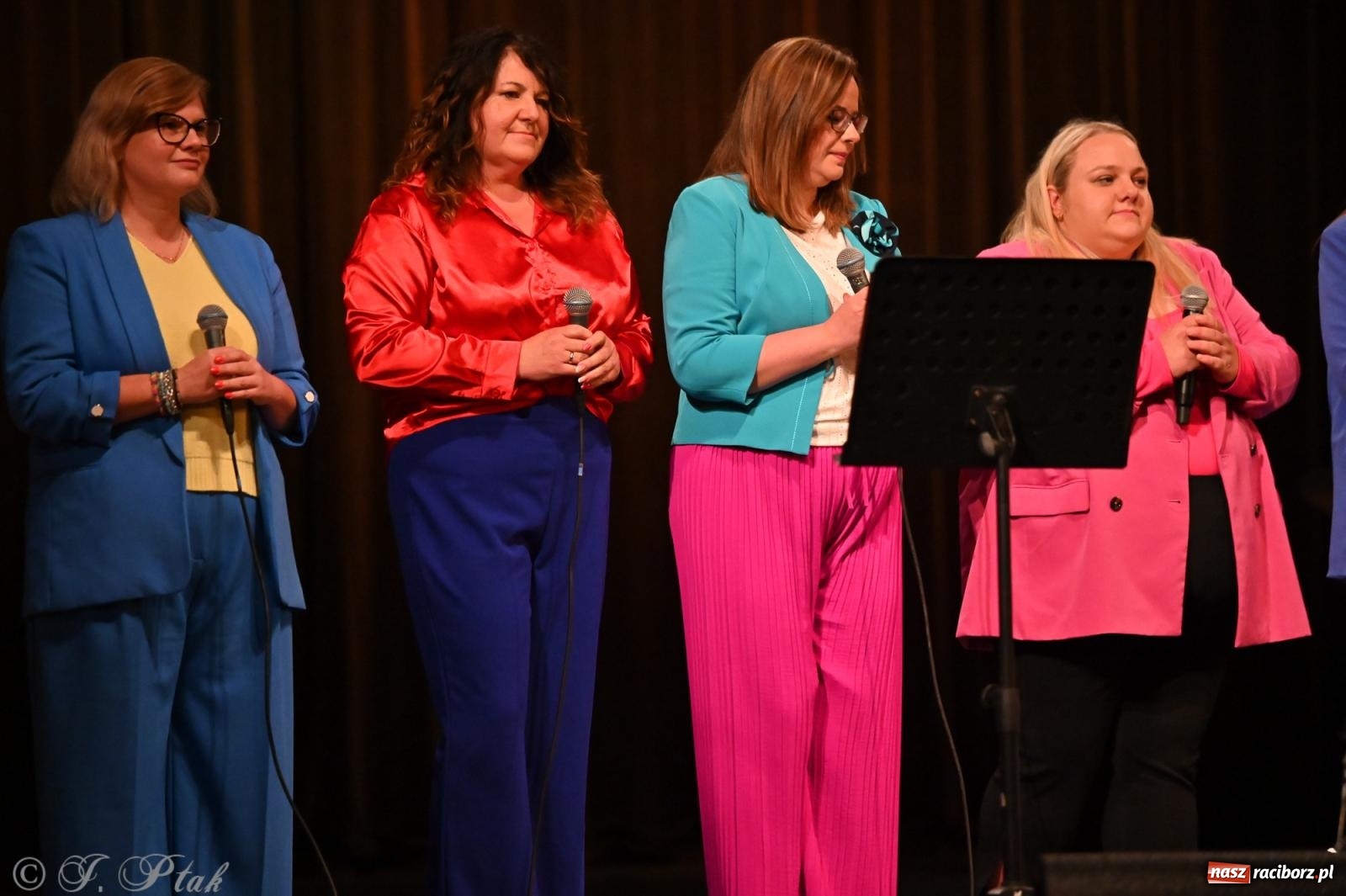 Zdjęcie w galerii na portalu naszraciborz.pl: Koncert zespołu wokalnego Perspektywa Adults przyciągnął liczną publiczność wiadomości z regionu