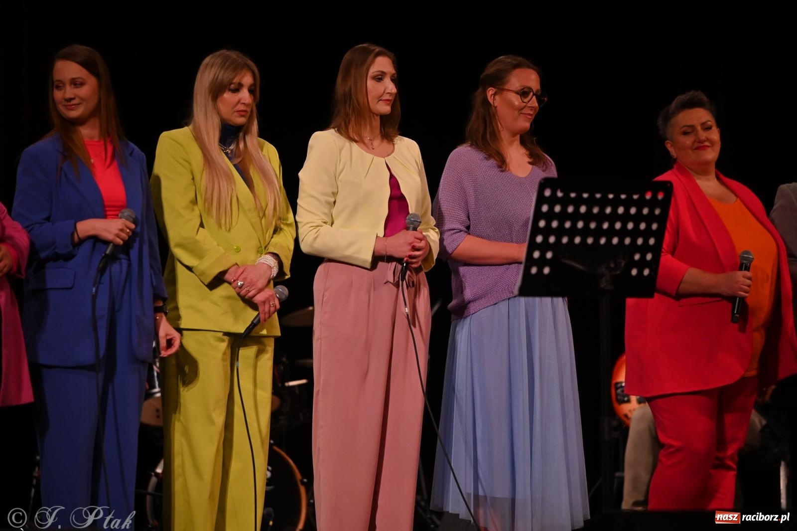 Zdjęcie w galerii na portalu naszraciborz.pl: Koncert zespołu wokalnego Perspektywa Adults przyciągnął liczną publiczność wiadomości z regionu