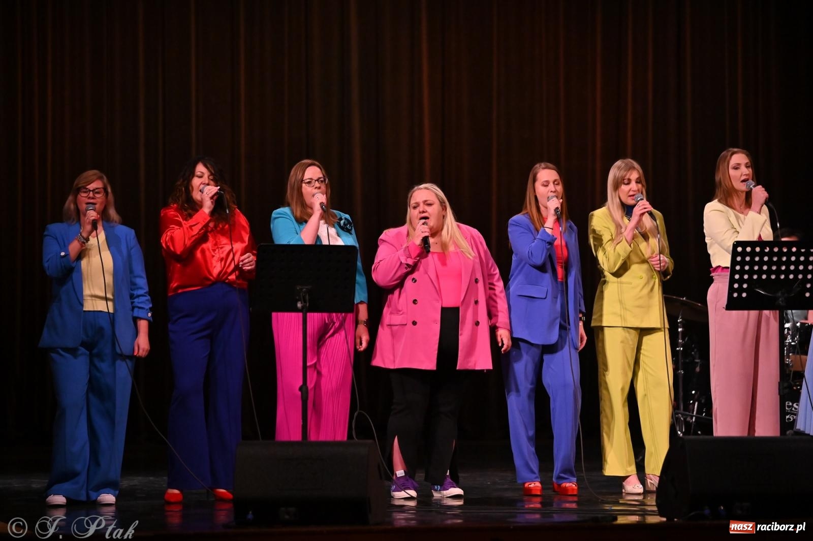 Zdjęcie w galerii na portalu naszraciborz.pl: Koncert zespołu wokalnego Perspektywa Adults przyciągnął liczną publiczność wiadomości z regionu