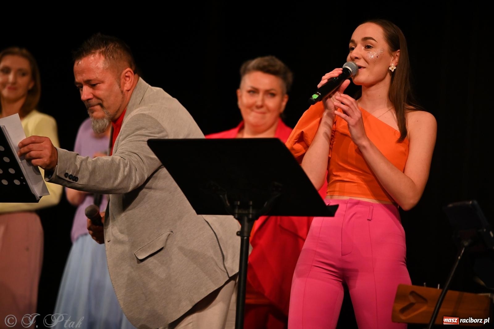 Zdjęcie w galerii na portalu naszraciborz.pl: Koncert zespołu wokalnego Perspektywa Adults przyciągnął liczną publiczność wiadomości z regionu