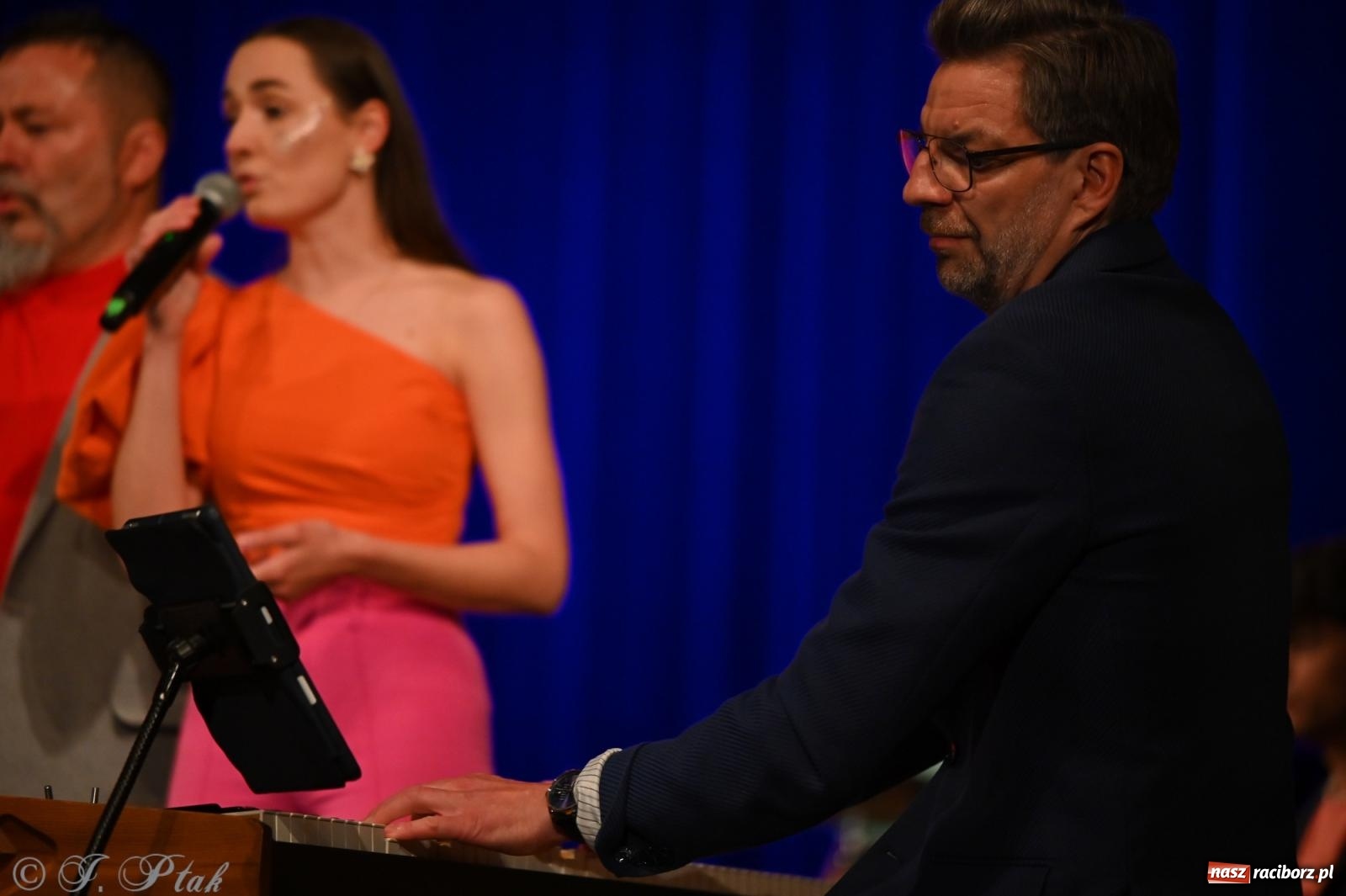 Zdjęcie w galerii na portalu naszraciborz.pl: Koncert zespołu wokalnego Perspektywa Adults przyciągnął liczną publiczność wiadomości z regionu
