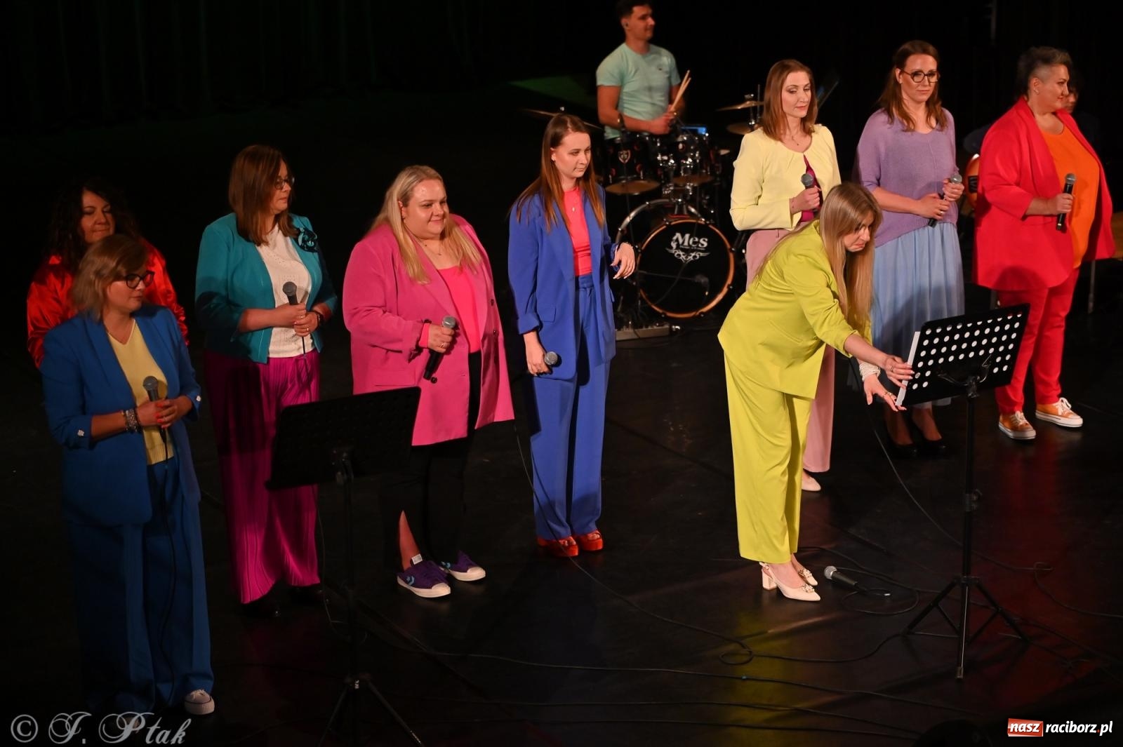 Zdjęcie w galerii na portalu naszraciborz.pl: Koncert zespołu wokalnego Perspektywa Adults przyciągnął liczną publiczność wiadomości z regionu