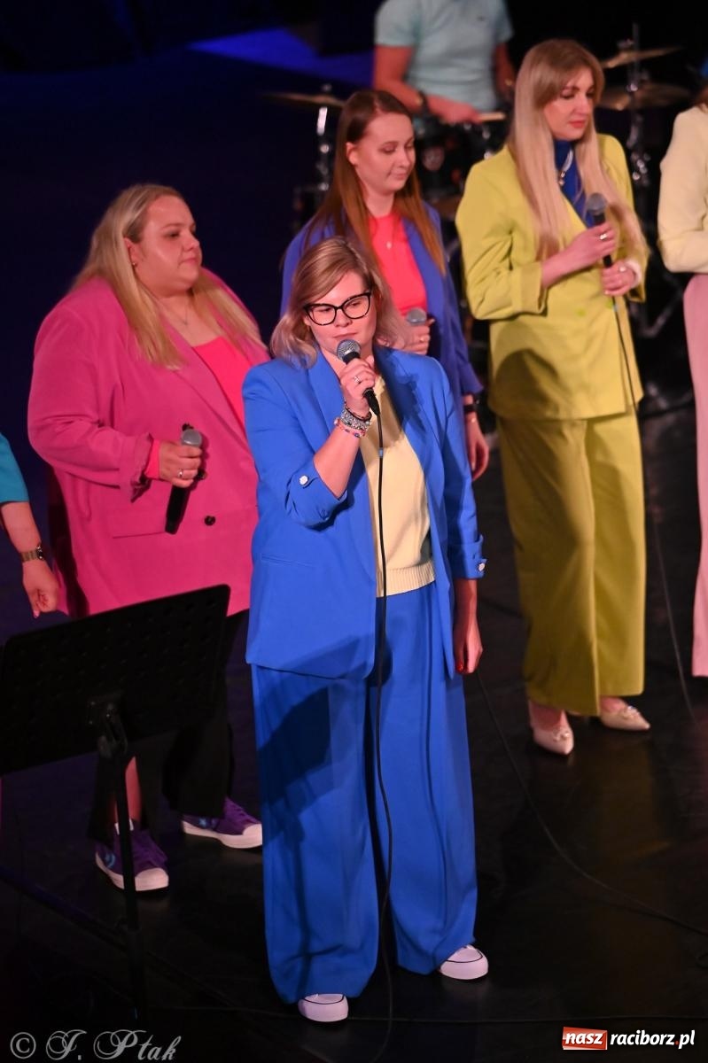 Zdjęcie w galerii na portalu naszraciborz.pl: Koncert zespołu wokalnego Perspektywa Adults przyciągnął liczną publiczność wiadomości z regionu
