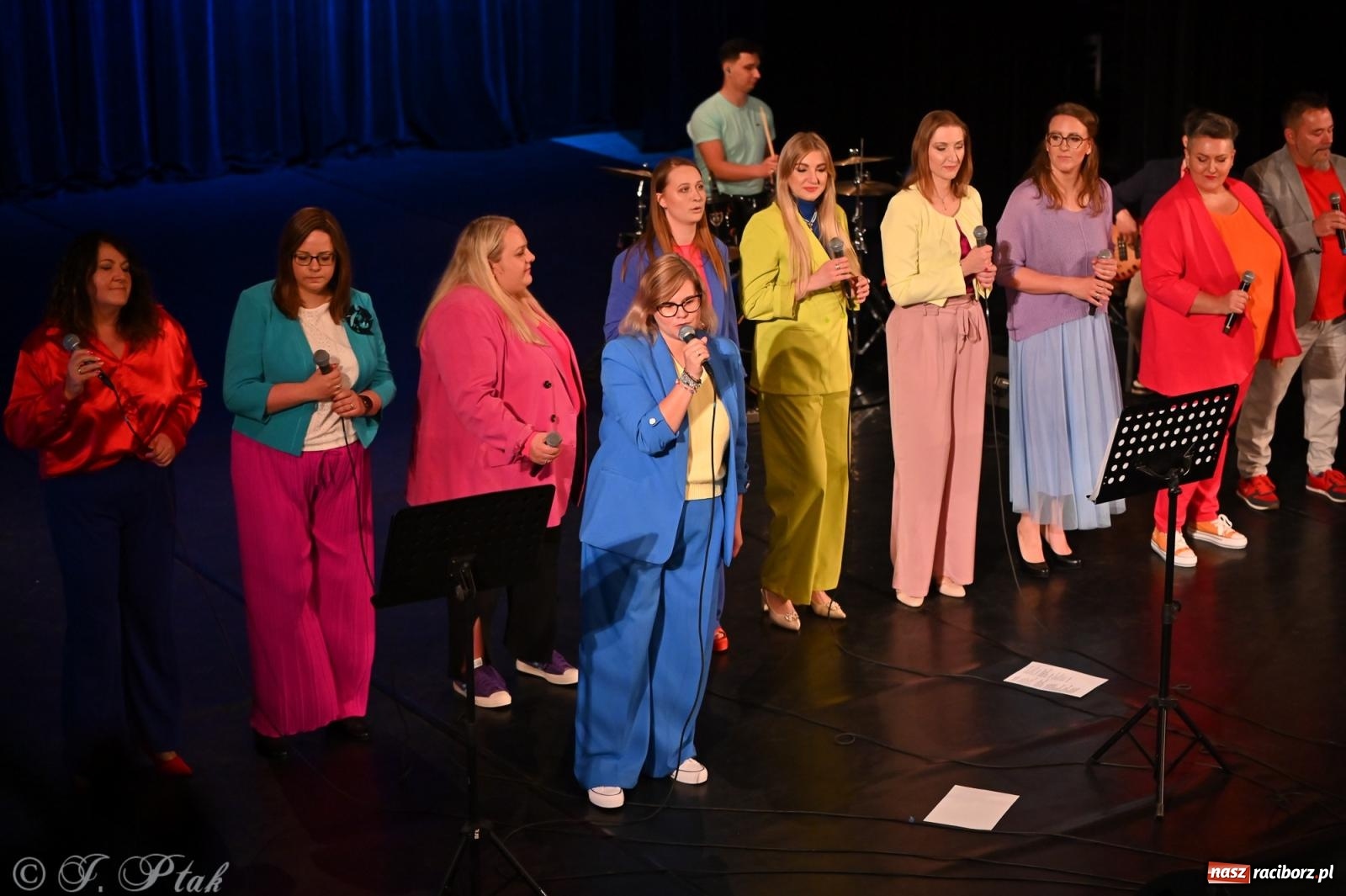 Zdjęcie w galerii na portalu naszraciborz.pl: Koncert zespołu wokalnego Perspektywa Adults przyciągnął liczną publiczność wiadomości z regionu