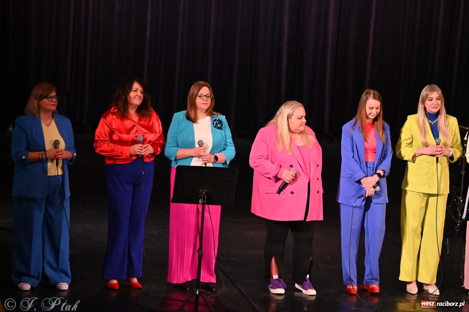 Zdjęcie w galerii na portalu naszraciborz.pl: Koncert zespołu wokalnego Perspektywa Adults przyciągnął liczną publiczność wiadomości z regionu