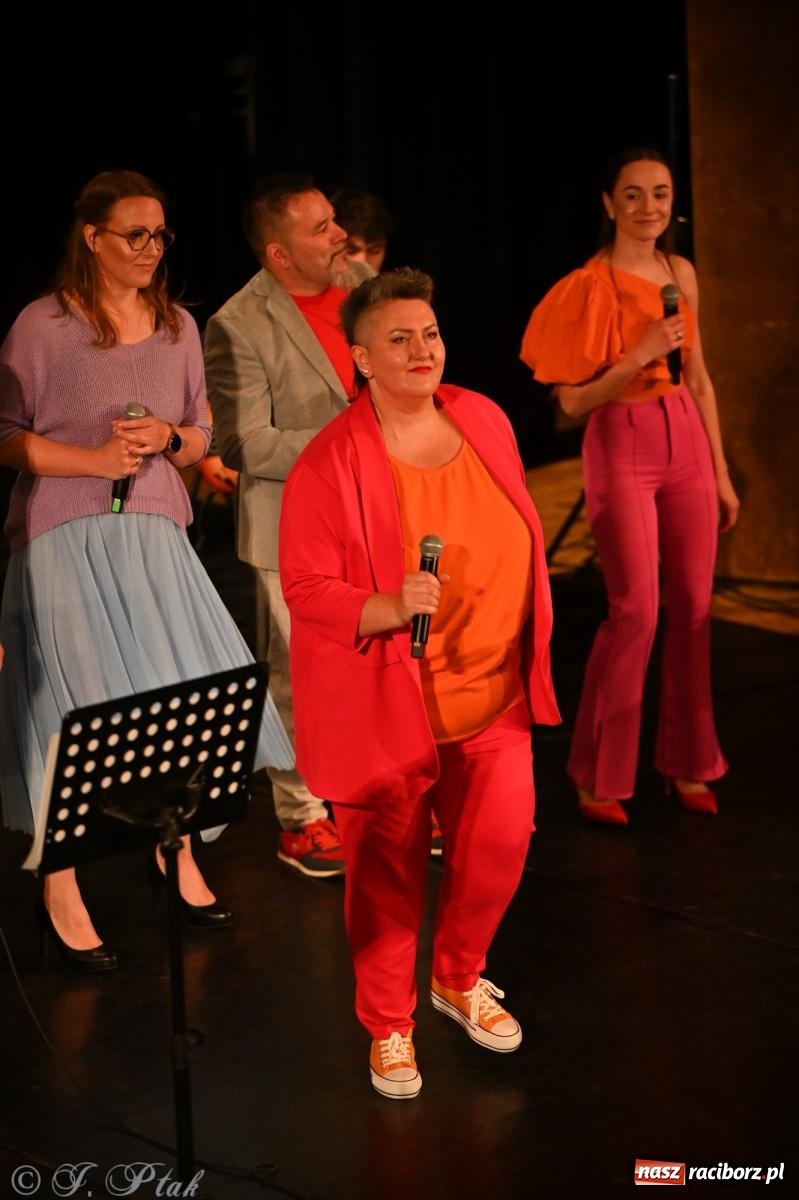 Zdjęcie w galerii na portalu naszraciborz.pl: Koncert zespołu wokalnego Perspektywa Adults przyciągnął liczną publiczność wiadomości z regionu