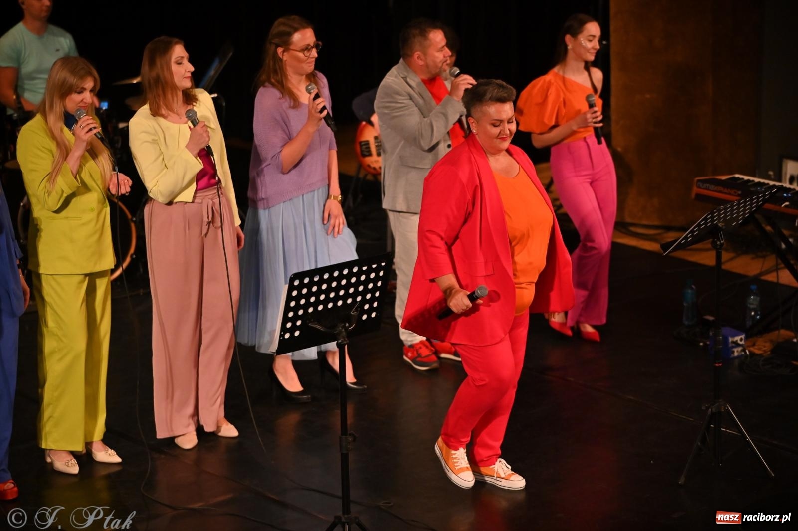 Zdjęcie w galerii na portalu naszraciborz.pl: Koncert zespołu wokalnego Perspektywa Adults przyciągnął liczną publiczność wiadomości z regionu