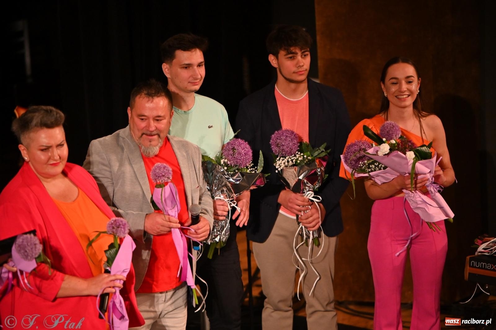 Zdjęcie w galerii na portalu naszraciborz.pl: Koncert zespołu wokalnego Perspektywa Adults przyciągnął liczną publiczność wiadomości z regionu