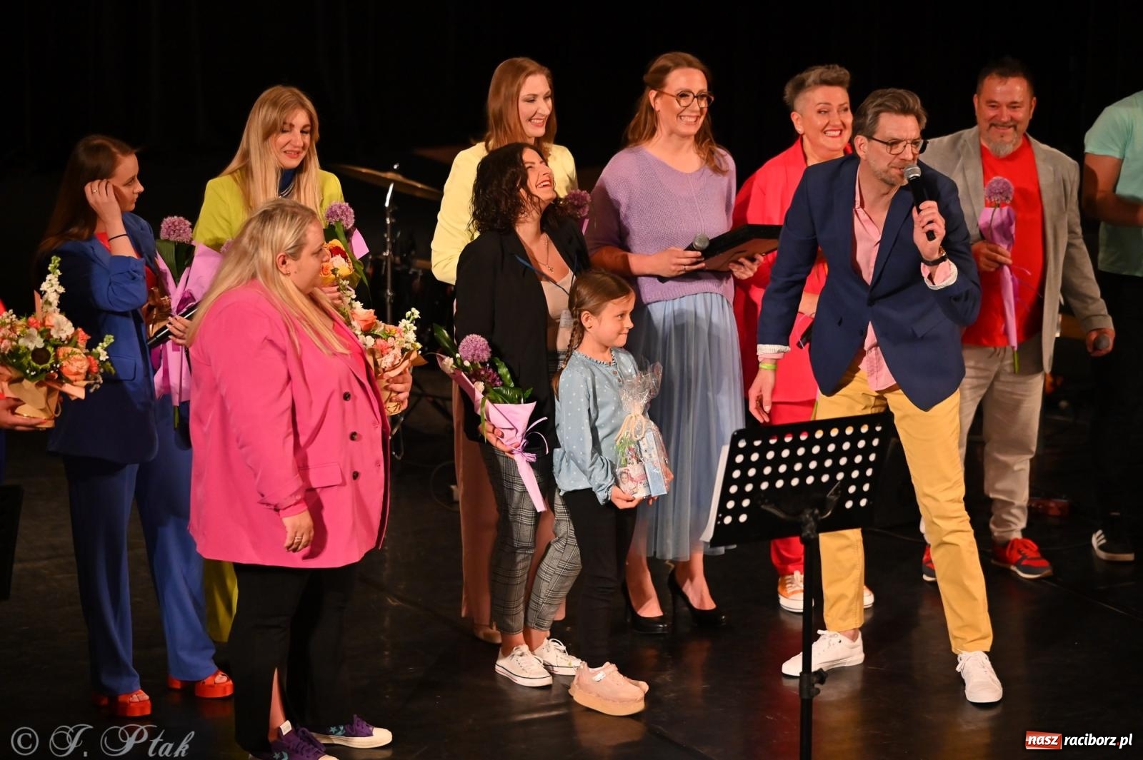 Zdjęcie w galerii na portalu naszraciborz.pl: Koncert zespołu wokalnego Perspektywa Adults przyciągnął liczną publiczność wiadomości z regionu