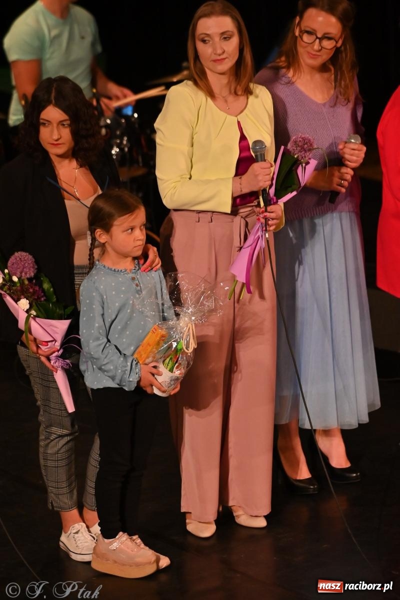 Zdjęcie w galerii na portalu naszraciborz.pl: Koncert zespołu wokalnego Perspektywa Adults przyciągnął liczną publiczność wiadomości z regionu