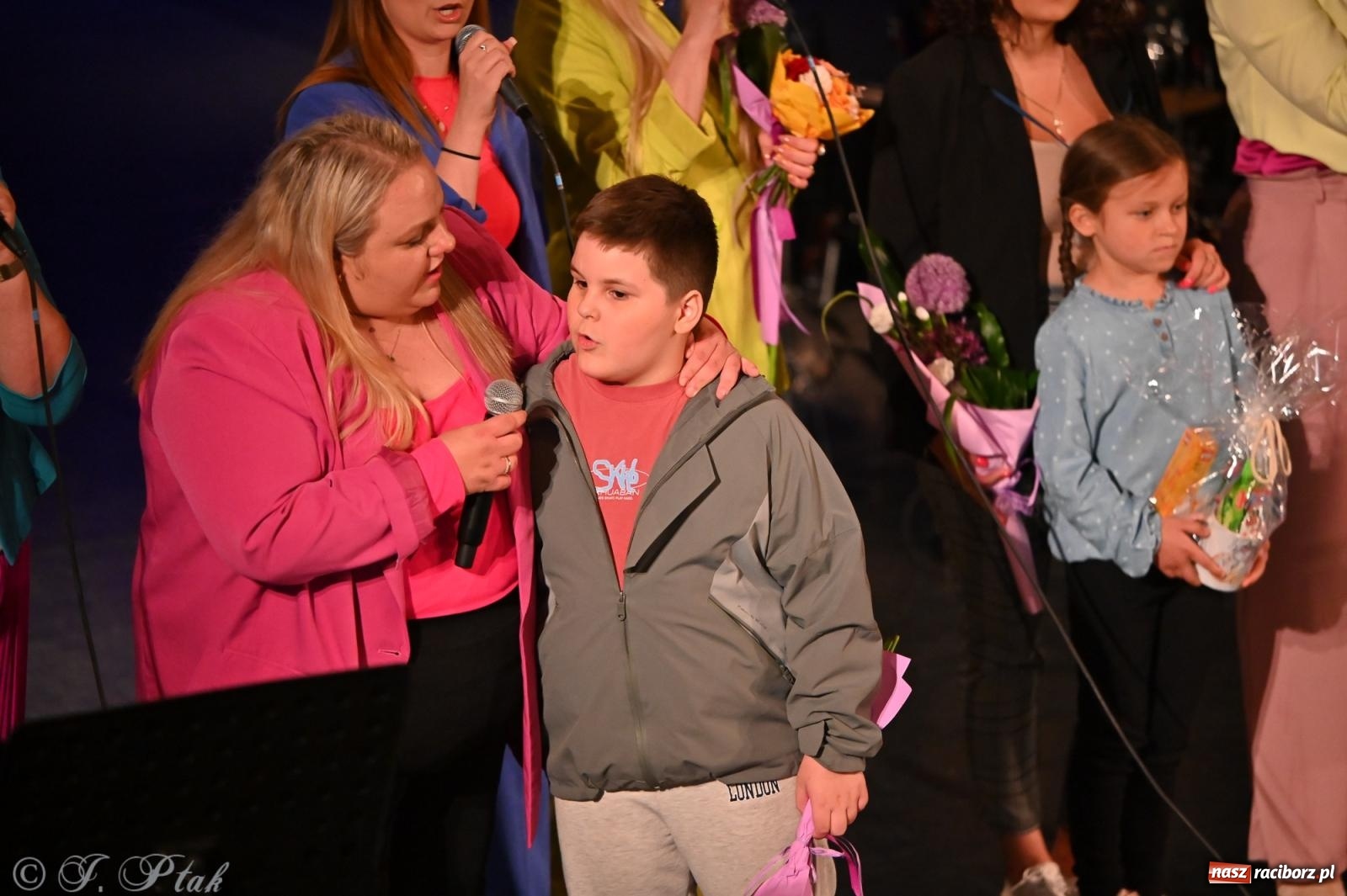 Zdjęcie w galerii na portalu naszraciborz.pl: Koncert zespołu wokalnego Perspektywa Adults przyciągnął liczną publiczność wiadomości z regionu