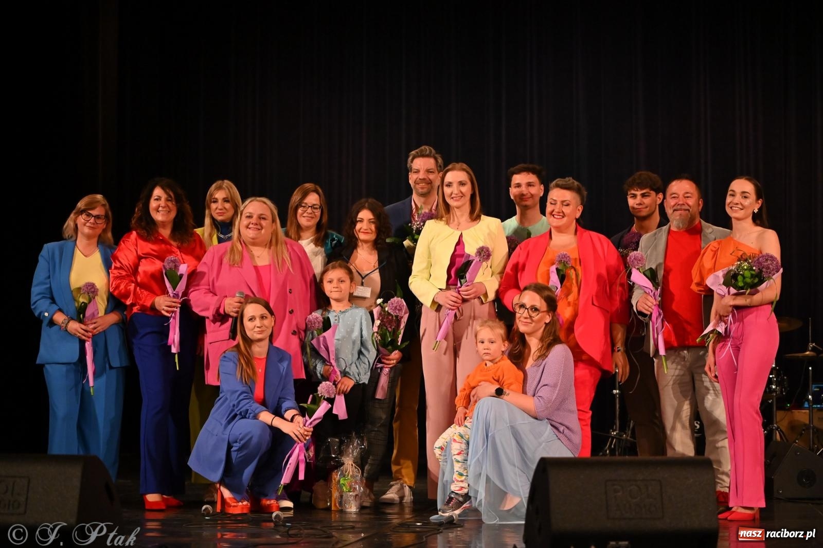 Zdjęcie w galerii na portalu naszraciborz.pl: Koncert zespołu wokalnego Perspektywa Adults przyciągnął liczną publiczność wiadomości z regionu