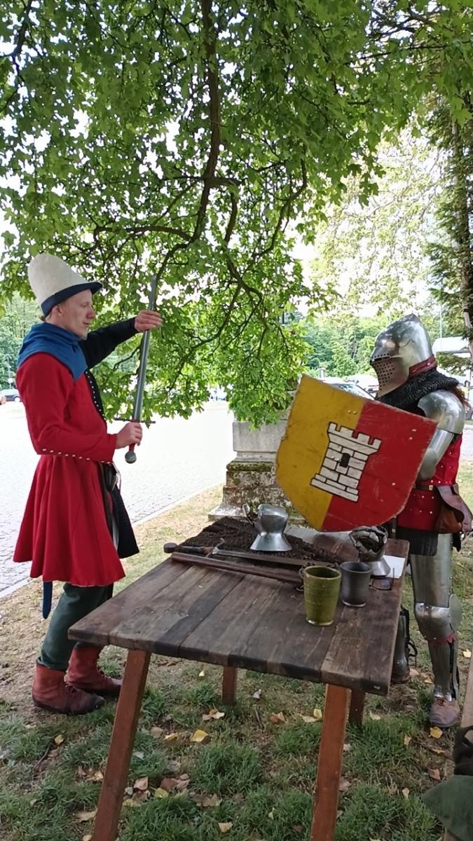 Zdjęcie w galerii na portalu naszraciborz.pl: Deszcz niestraszny pasjonatom – IV Jarmark Rękodzieła Regionalnego w Rudach pełen atrakcji wiadomości z regionu