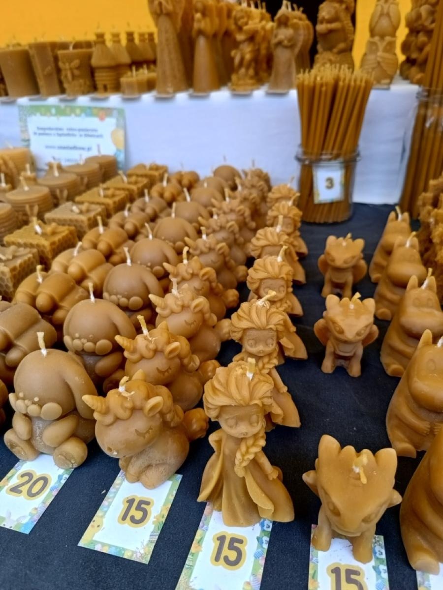 Zdjęcie w galerii na portalu naszraciborz.pl: Deszcz niestraszny pasjonatom – IV Jarmark Rękodzieła Regionalnego w Rudach pełen atrakcji wiadomości z regionu