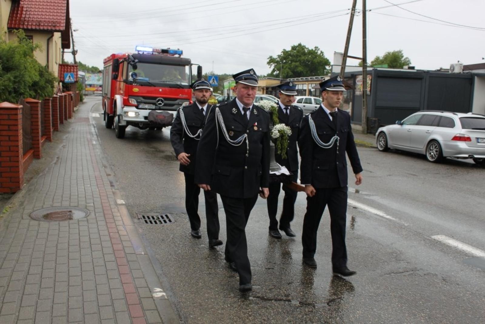 Zdjęcie w galerii na portalu naszraciborz.pl: Uroczyste poświęcenie dzwonu do kaplicy w Nędzy wiadomości z regionu