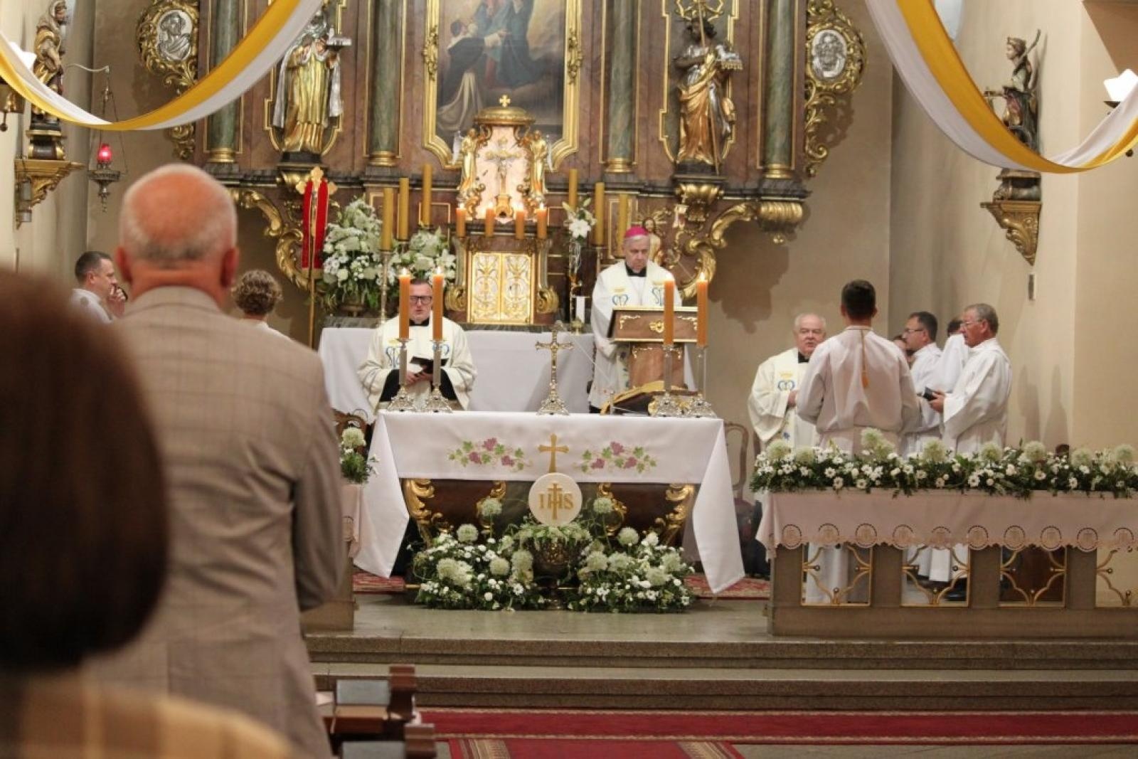 Zdjęcie w galerii na portalu naszraciborz.pl: Uroczyste poświęcenie dzwonu do kaplicy w Nędzy wiadomości z regionu