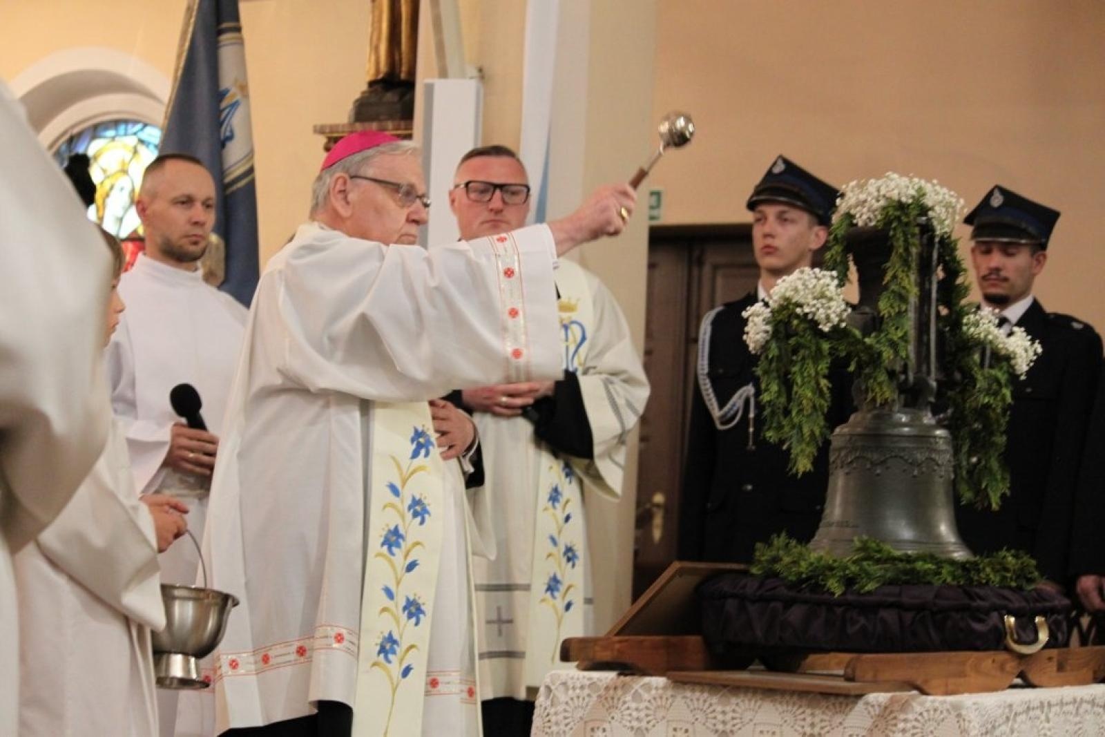 Zdjęcie w galerii na portalu naszraciborz.pl: Uroczyste poświęcenie dzwonu do kaplicy w Nędzy wiadomości z regionu