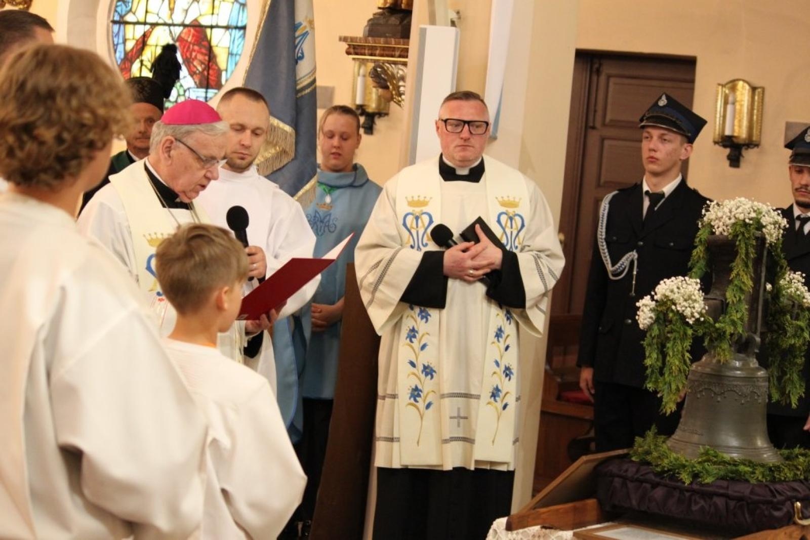 Zdjęcie w galerii na portalu naszraciborz.pl: Uroczyste poświęcenie dzwonu do kaplicy w Nędzy wiadomości z regionu