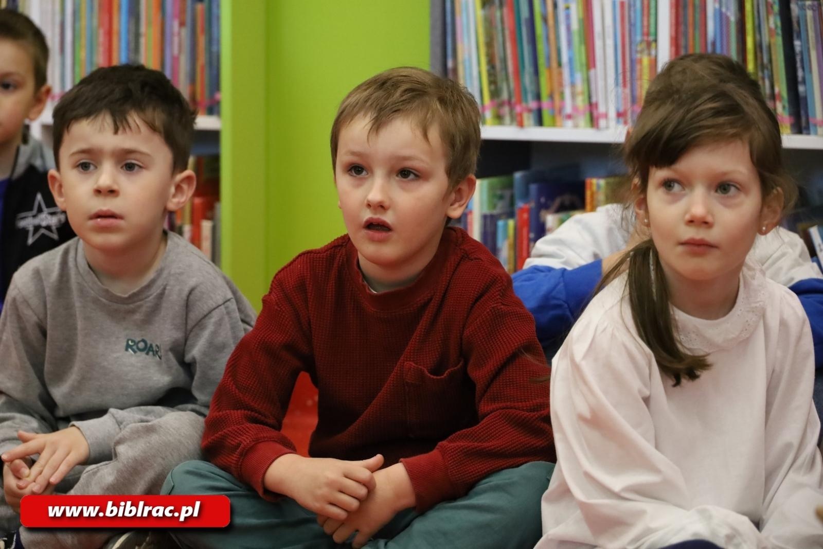 Zdjęcie w galerii na portalu naszraciborz.pl: Jak działa biblioteka? Edukacyjna wyprawa najmłodszych wiadomości z regionu